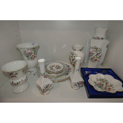 Aynsley 'Pembroke' pattern porcelain to include vases, plate...