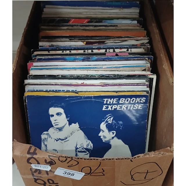 A box of assorted punk, new wave & indie 7" vinyl single rec...