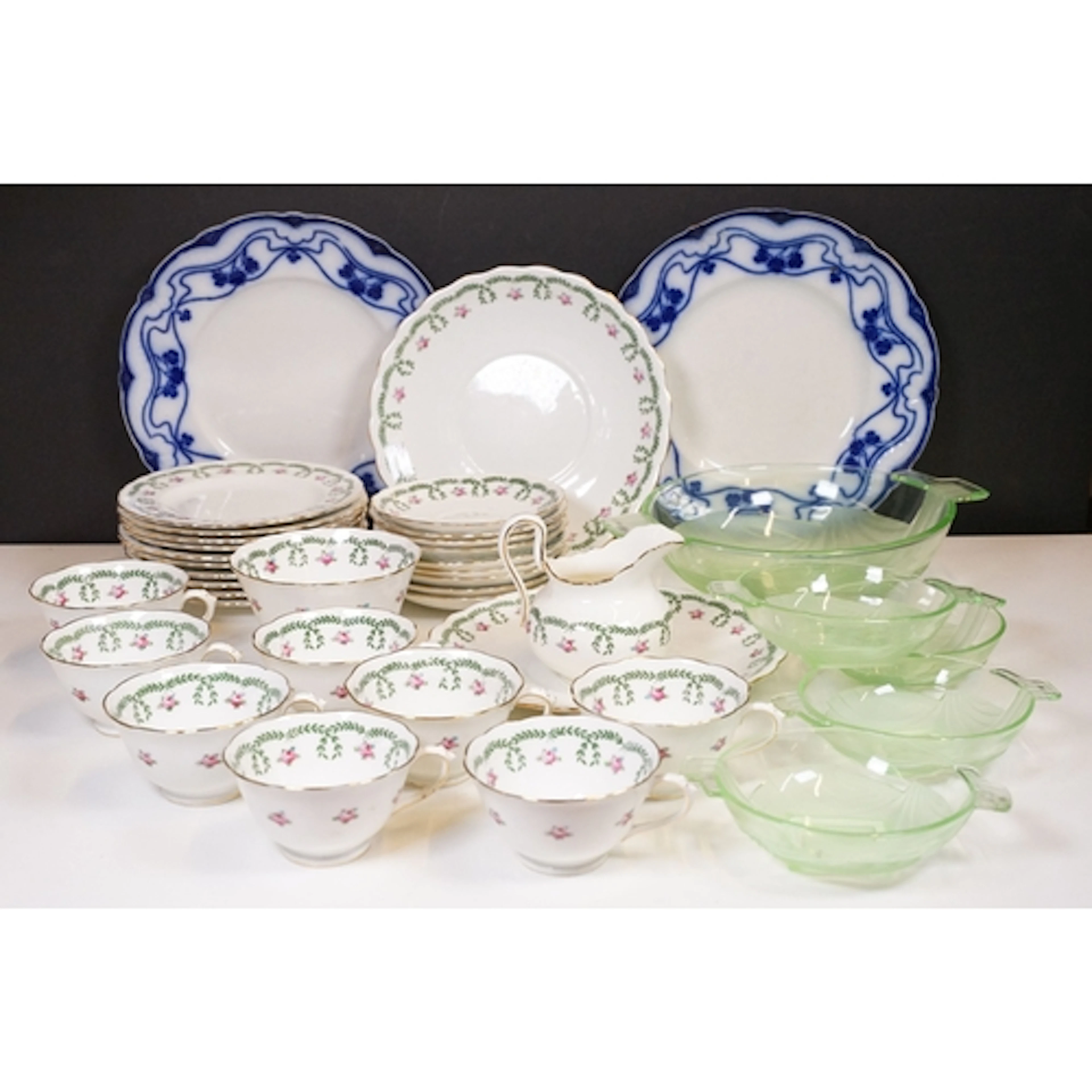 Chelsea floral pattern part tea set, to comprise tea cups, s...