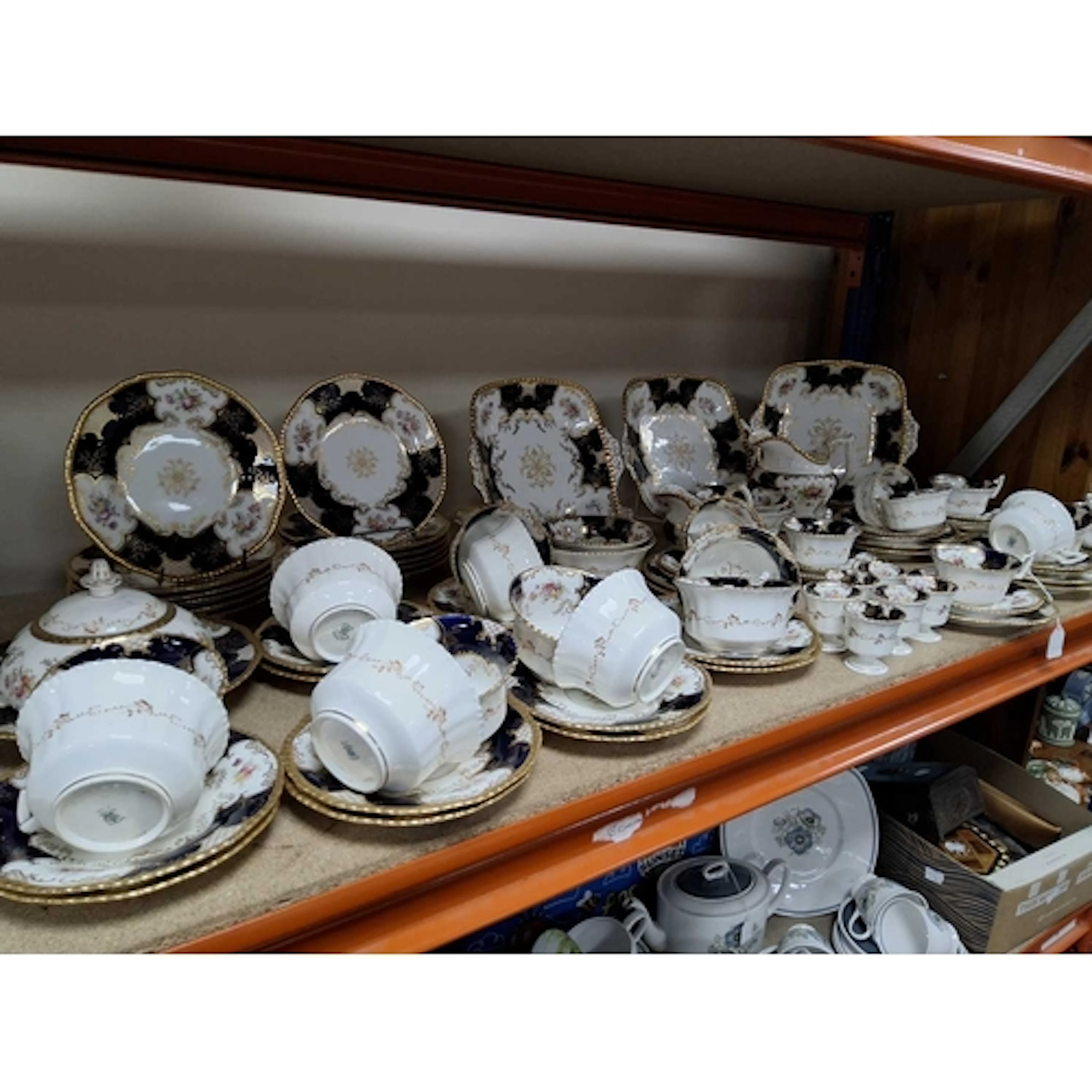 AN EXTENSIVE COALPORT 'BATWING' PATTERN BREAKFAST/BRUNCH DIN...