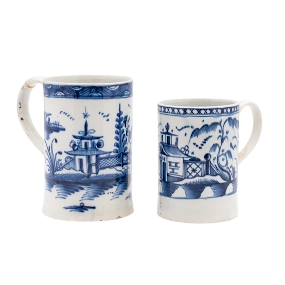 A group of five pieces of English blue and white pearlware, ...
