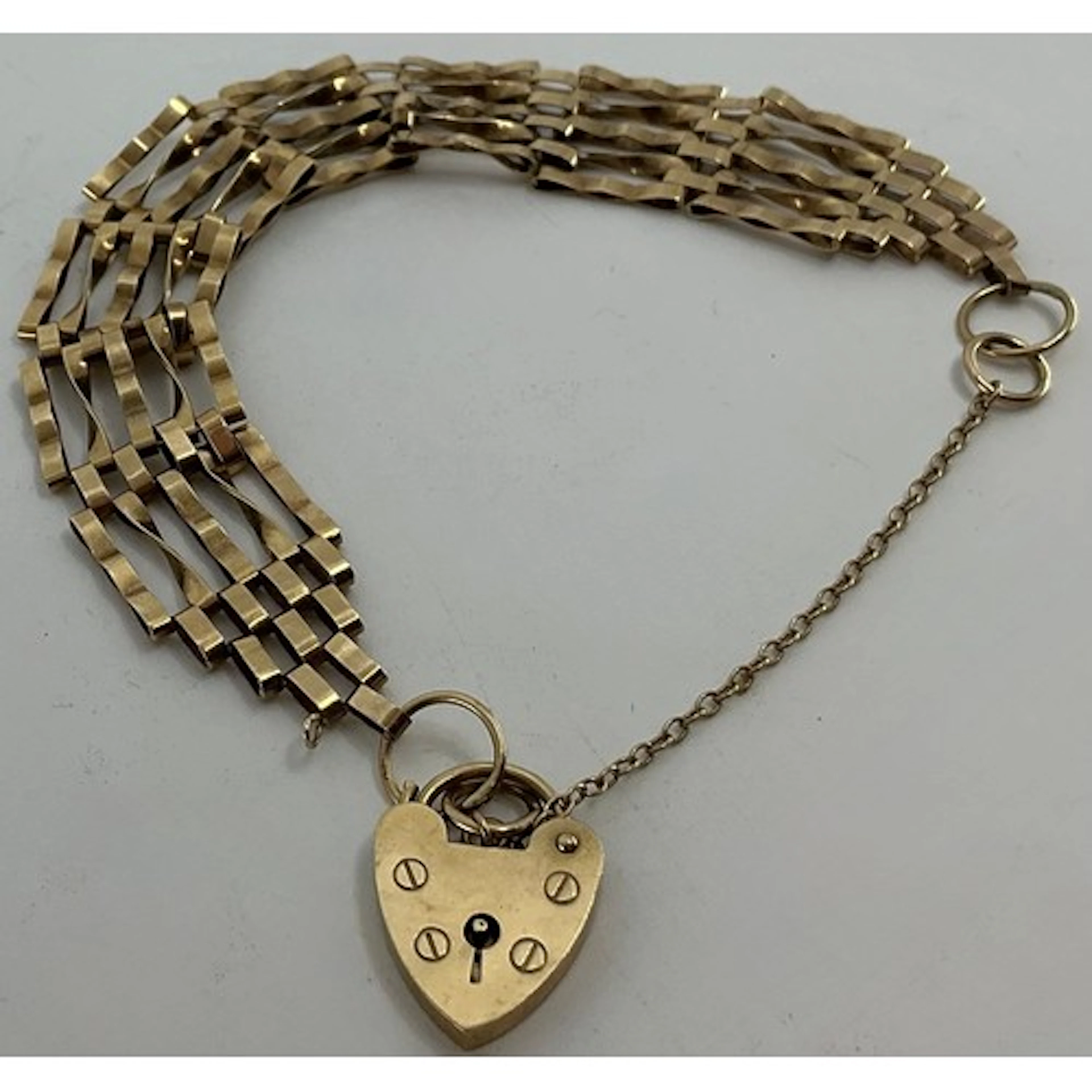A 9ct gold gate bracelet, padlock clasp, London 1973, 10.6g