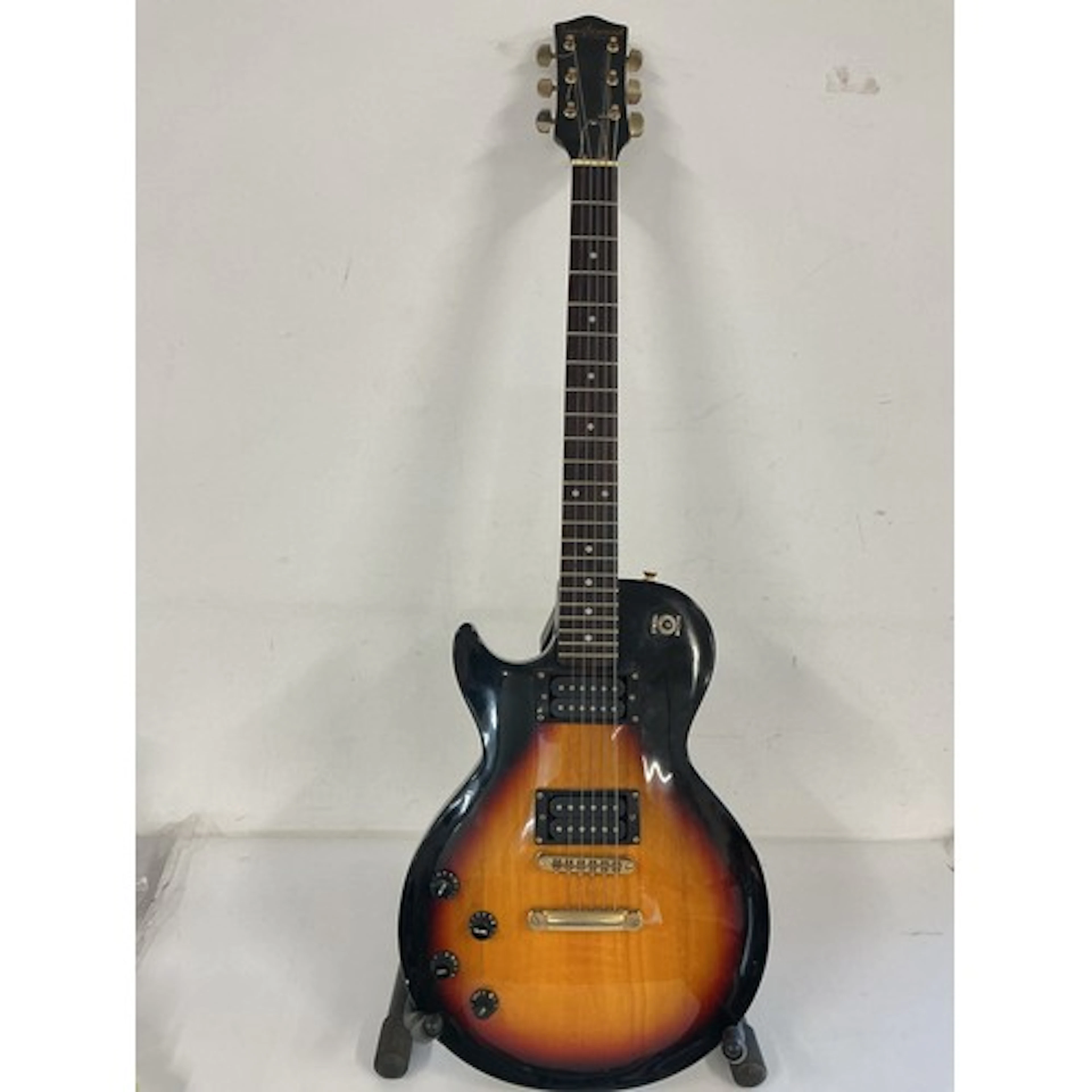 A left handed Tanglewood electric guitar, no case.