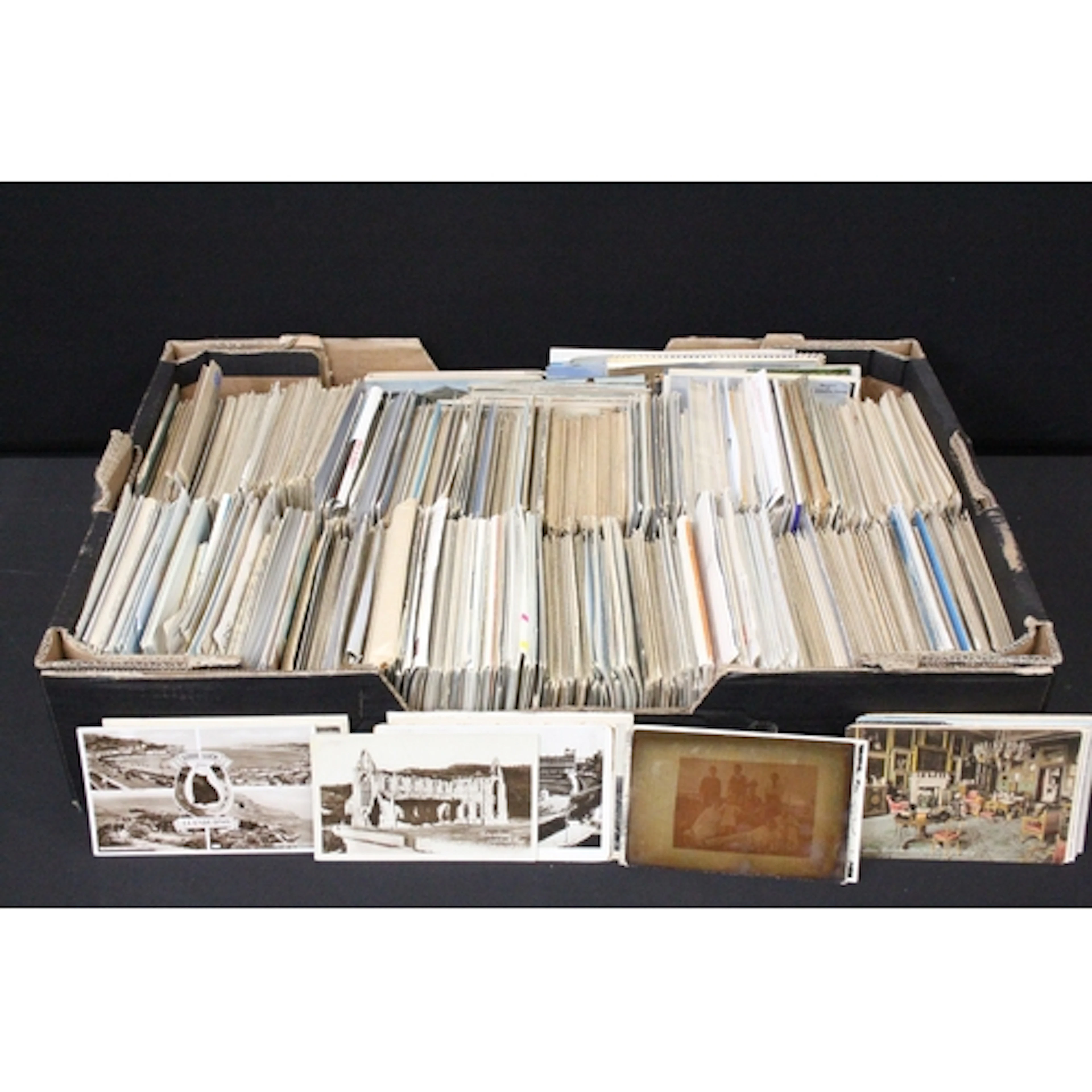A large collection of early to late 20th century printed and...
