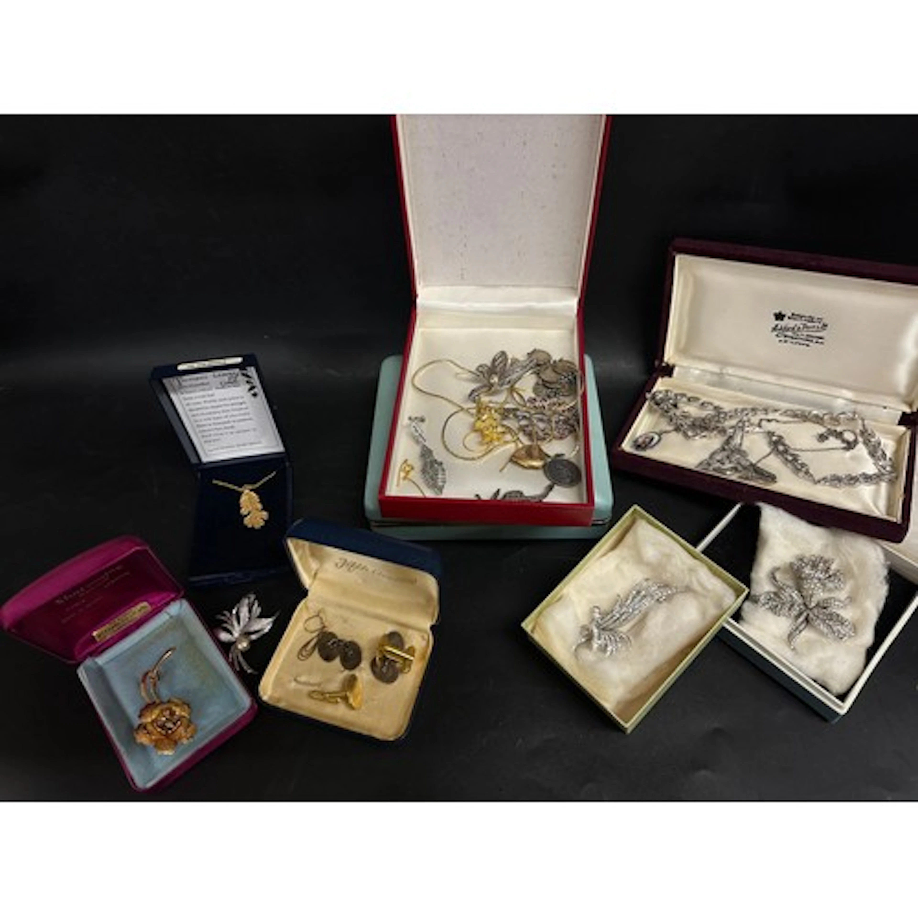 A collection of costume jewellery