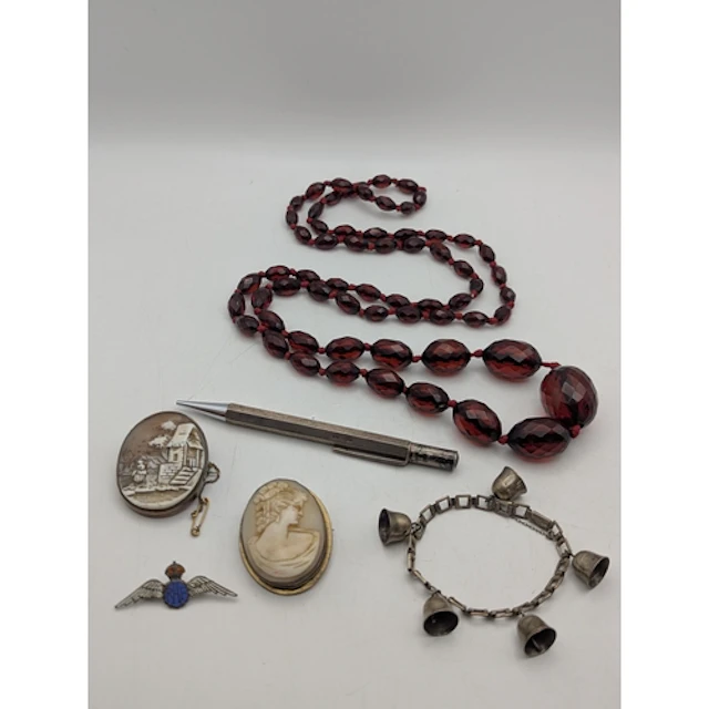 Mixed collectables to include a silver cased propelling penc...