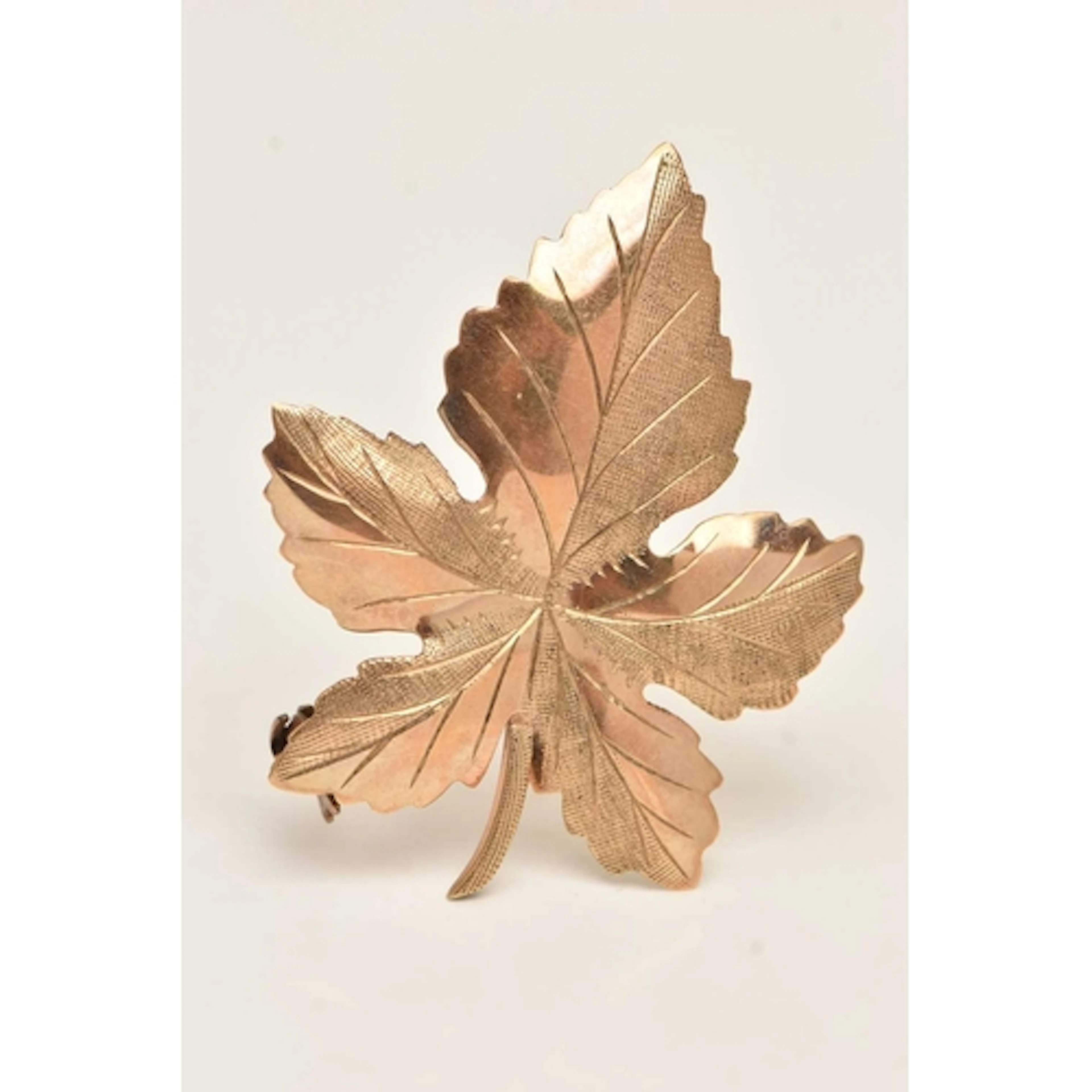 A 9CT GOLD LEAF BROOCH, textured leaf, fitted with a brooch ...
