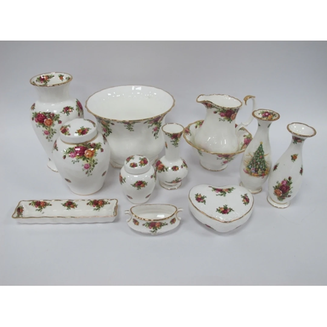 Royal Albert 'Old Country Roses' Ginger Jars, Vases, Jardine...