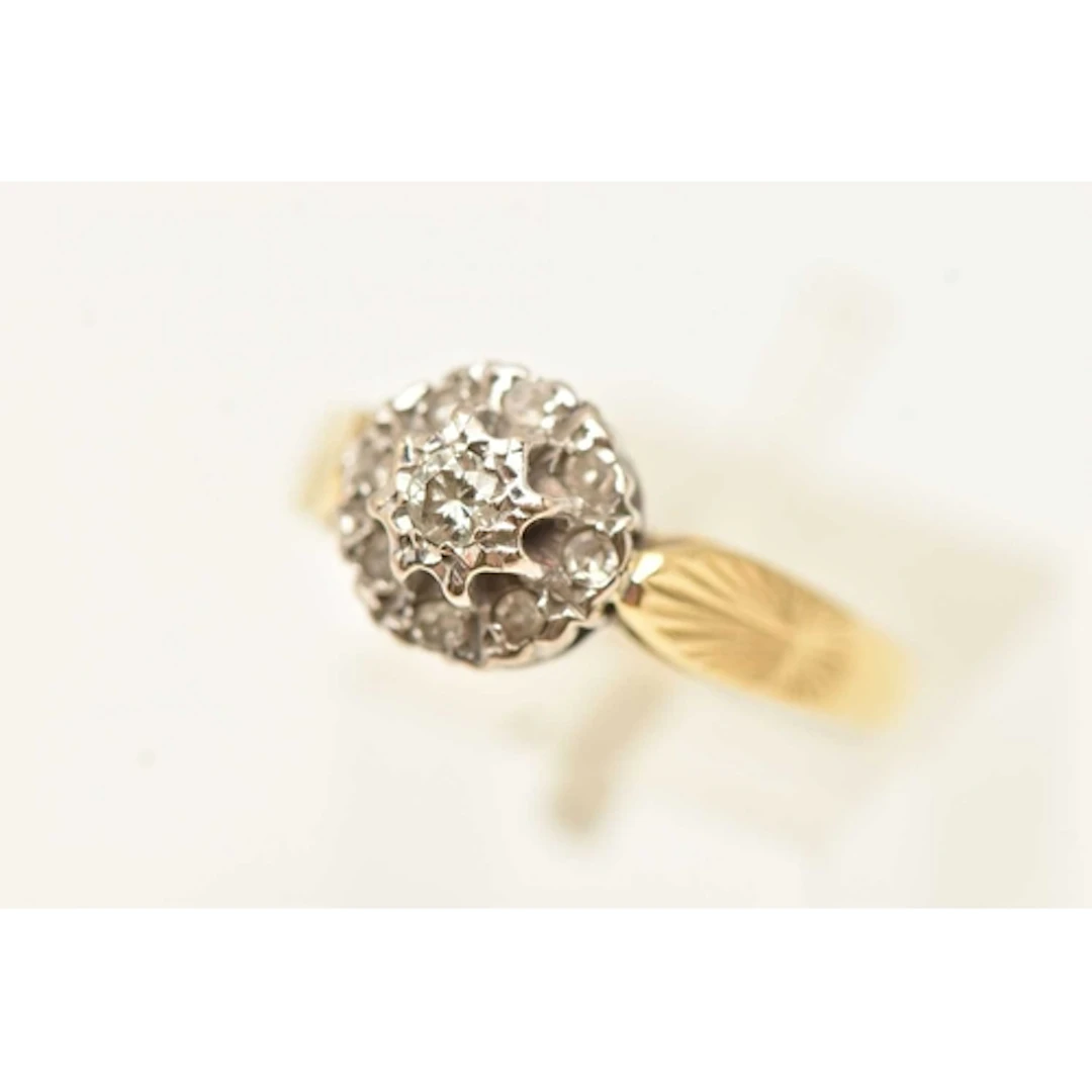 AN 18CT GOLD DIAMOND CLUSTER RING, a white gold mount set wi...