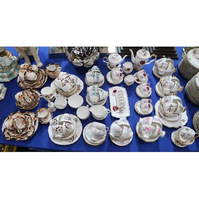 A collection of tea and coffee wares including Gladstone, Ro...