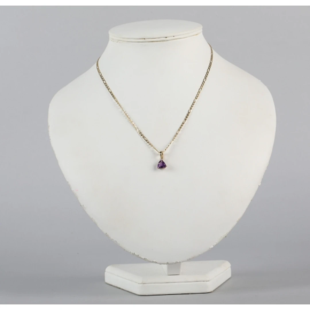 9ct gold pendant and chain, gross weight 3.5g.