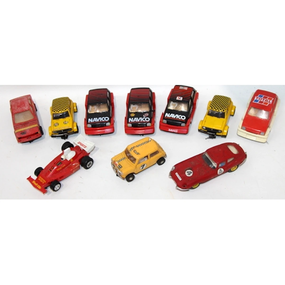 Vintage Scalextric: A selection of loose slot car racing veh...