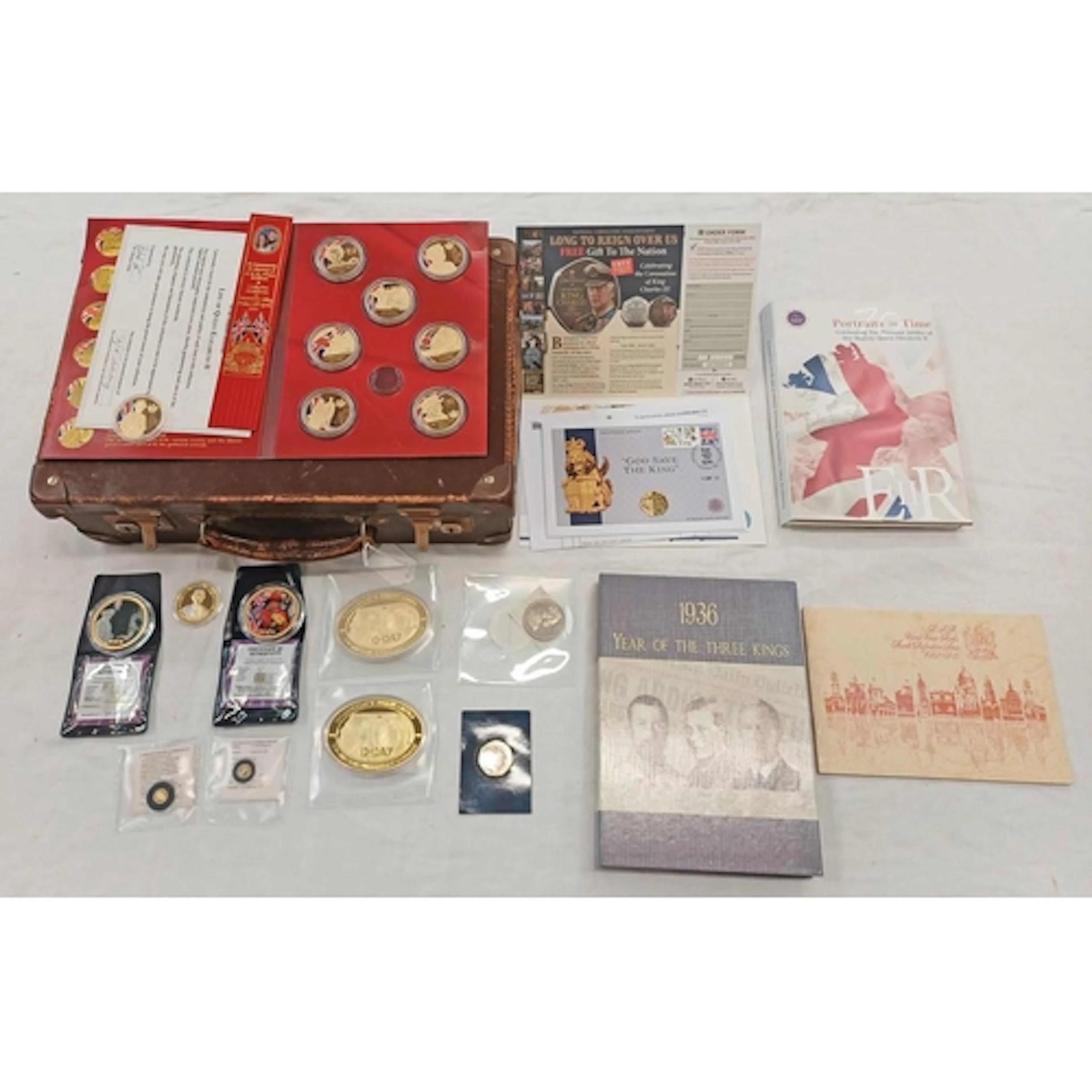SELECTION OF COMMEMORATIVE COINAGE TO INCLUDE 3 X 0.5G 14CT ...