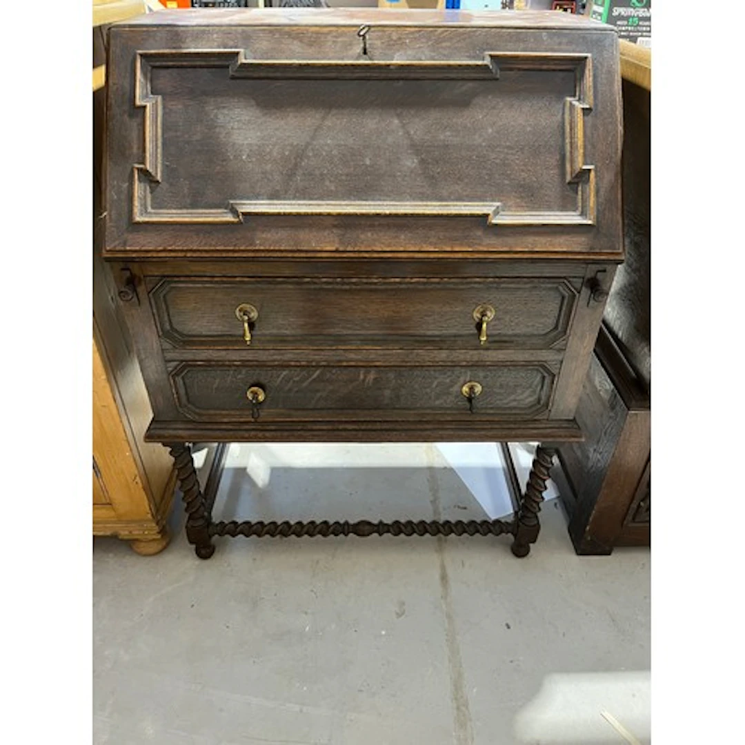 Oak bureau with barley twist supports, 100cm x 74cm.