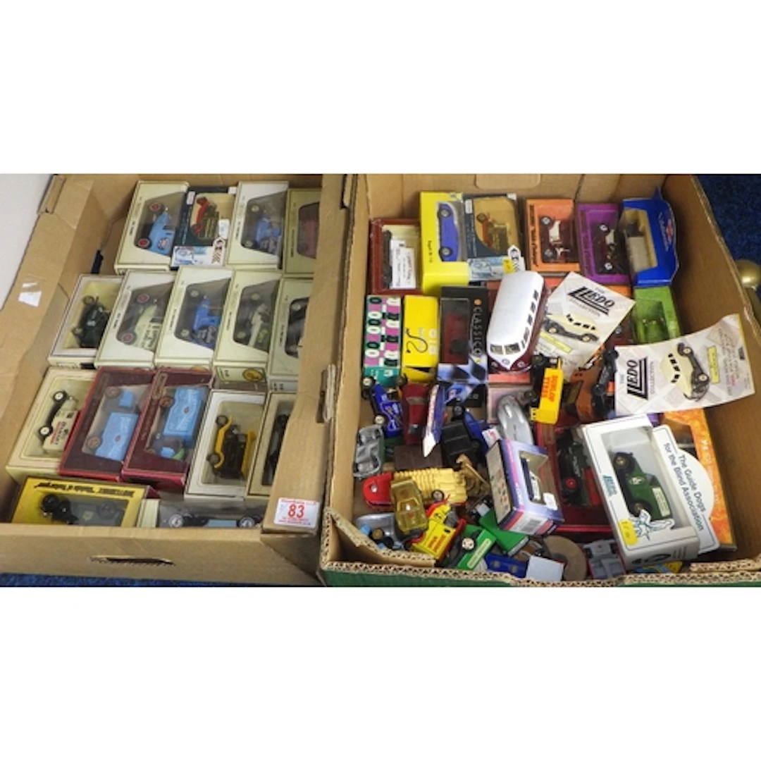 A large qty of boxed vehicles to inc Lledo (2)