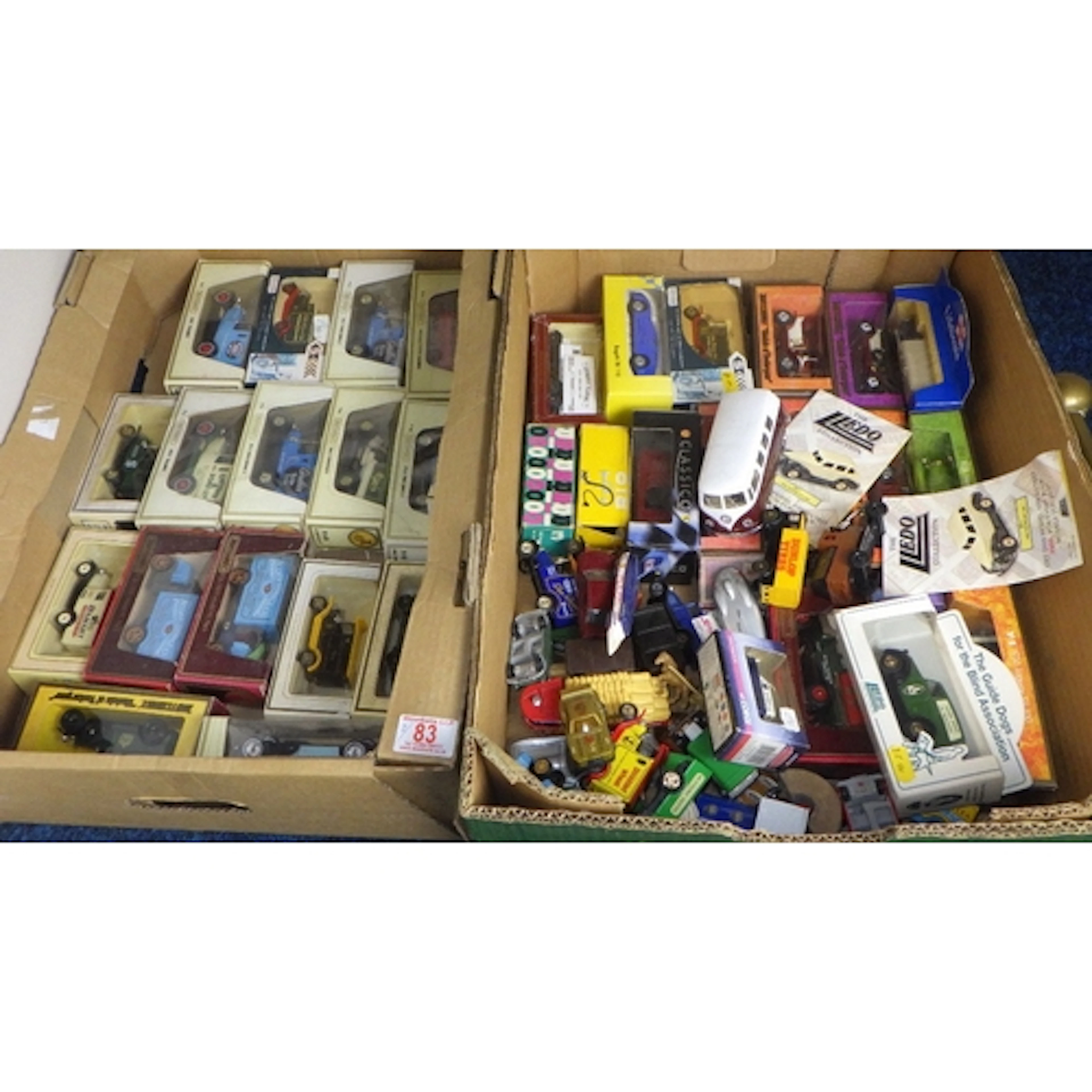 A large qty of boxed vehicles to inc Lledo (2)