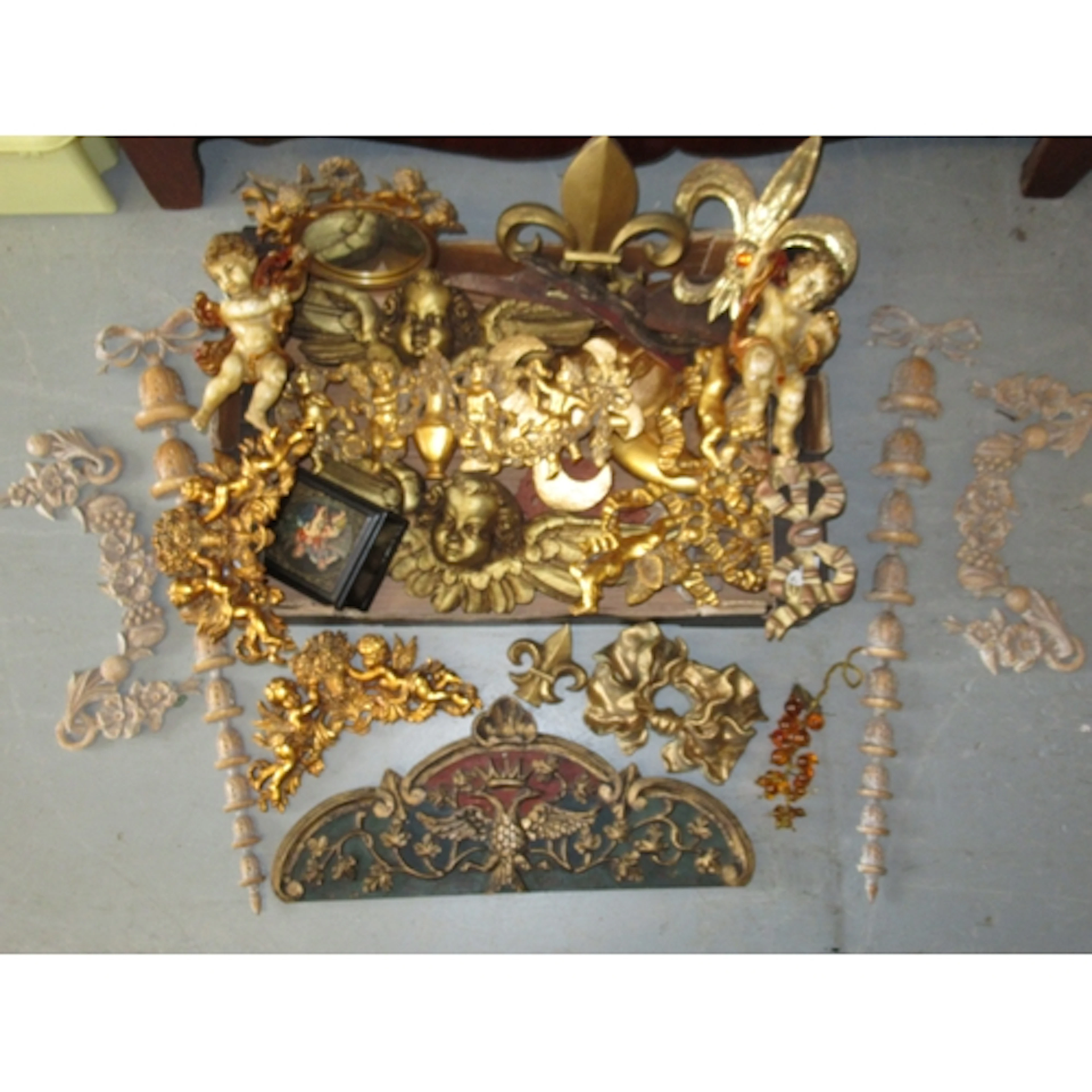 Large quantity of mainly modern furniture mounts, wall plaqu...