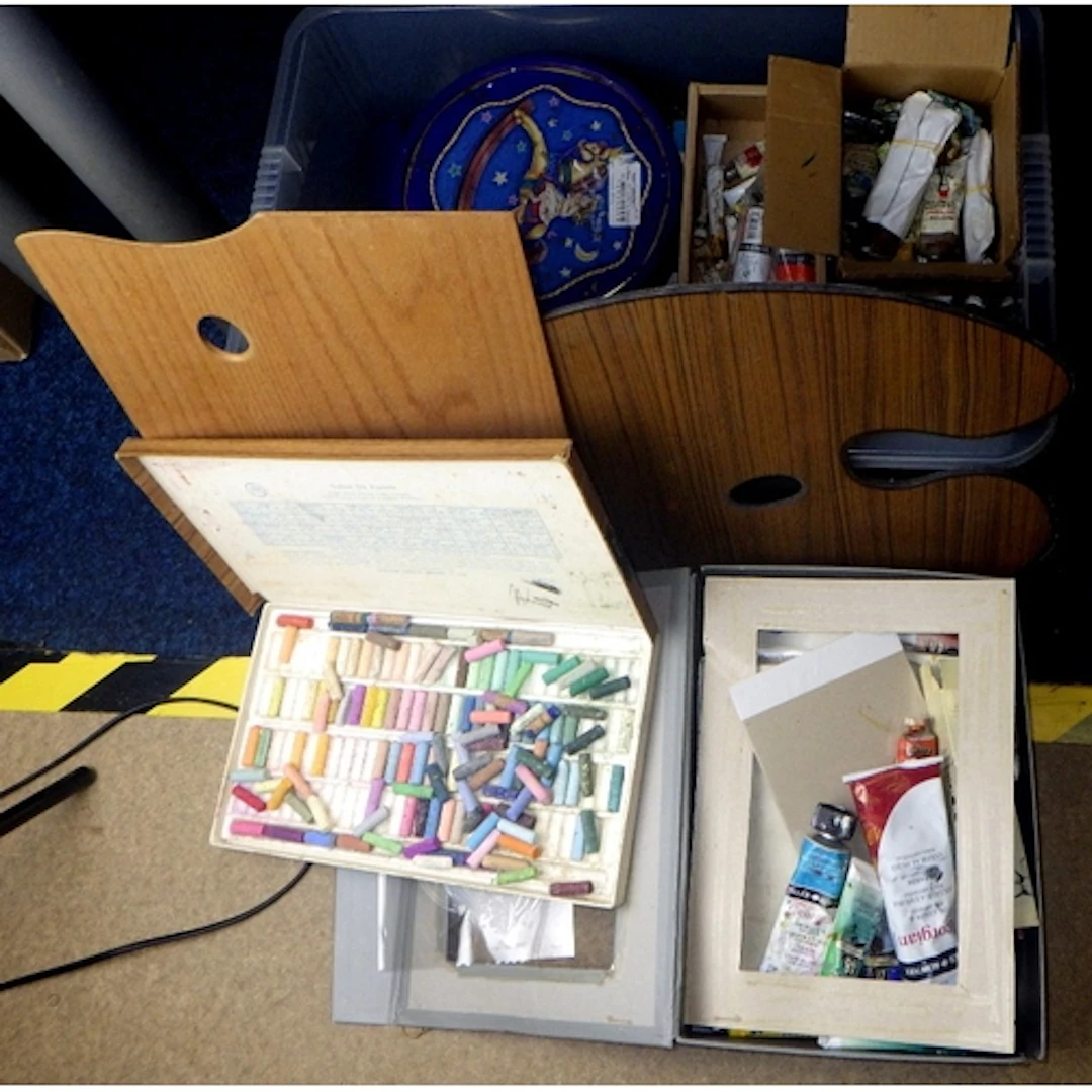 A qty of artist's materials