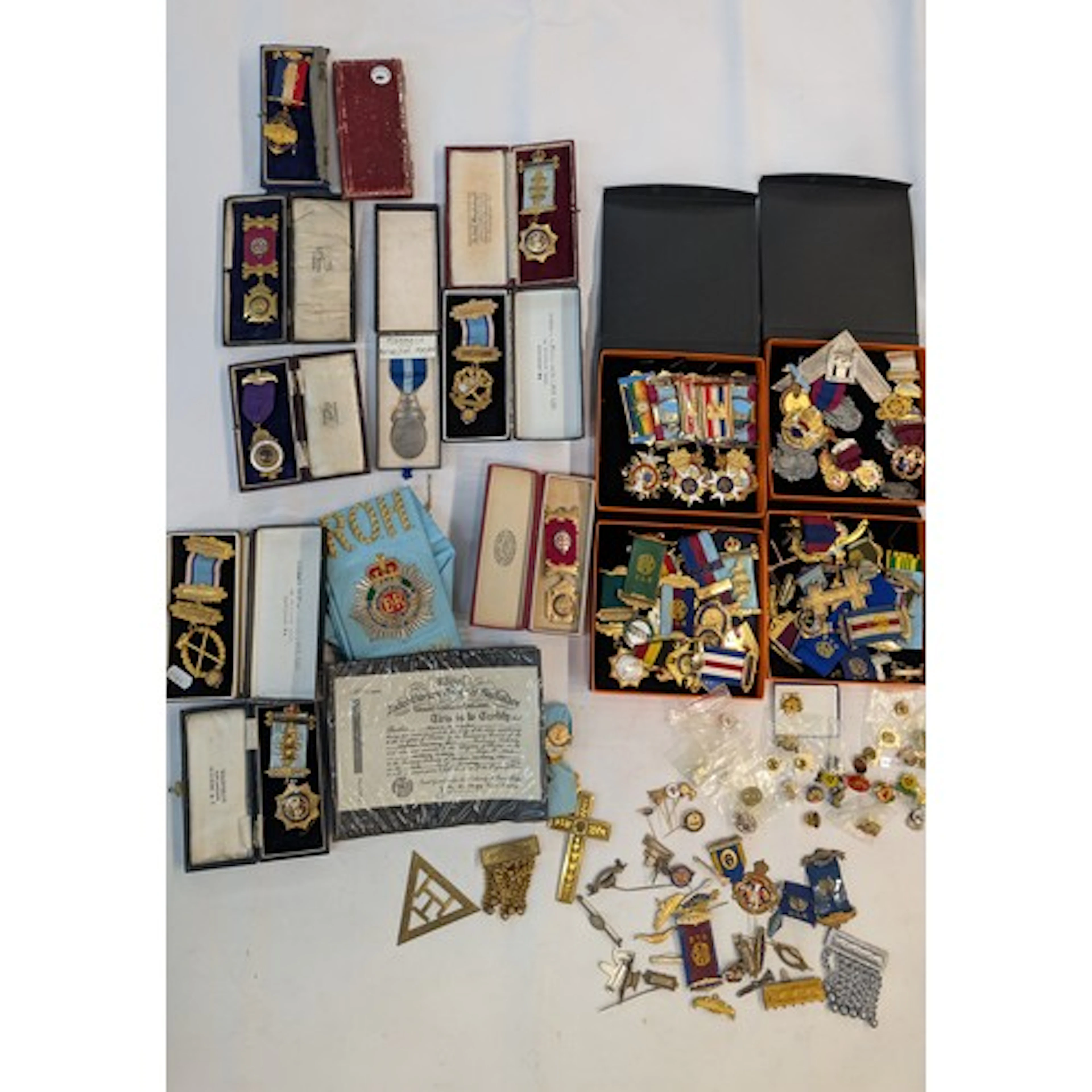 Large quantity of Masonic jewels, badges and regalia, mostly...