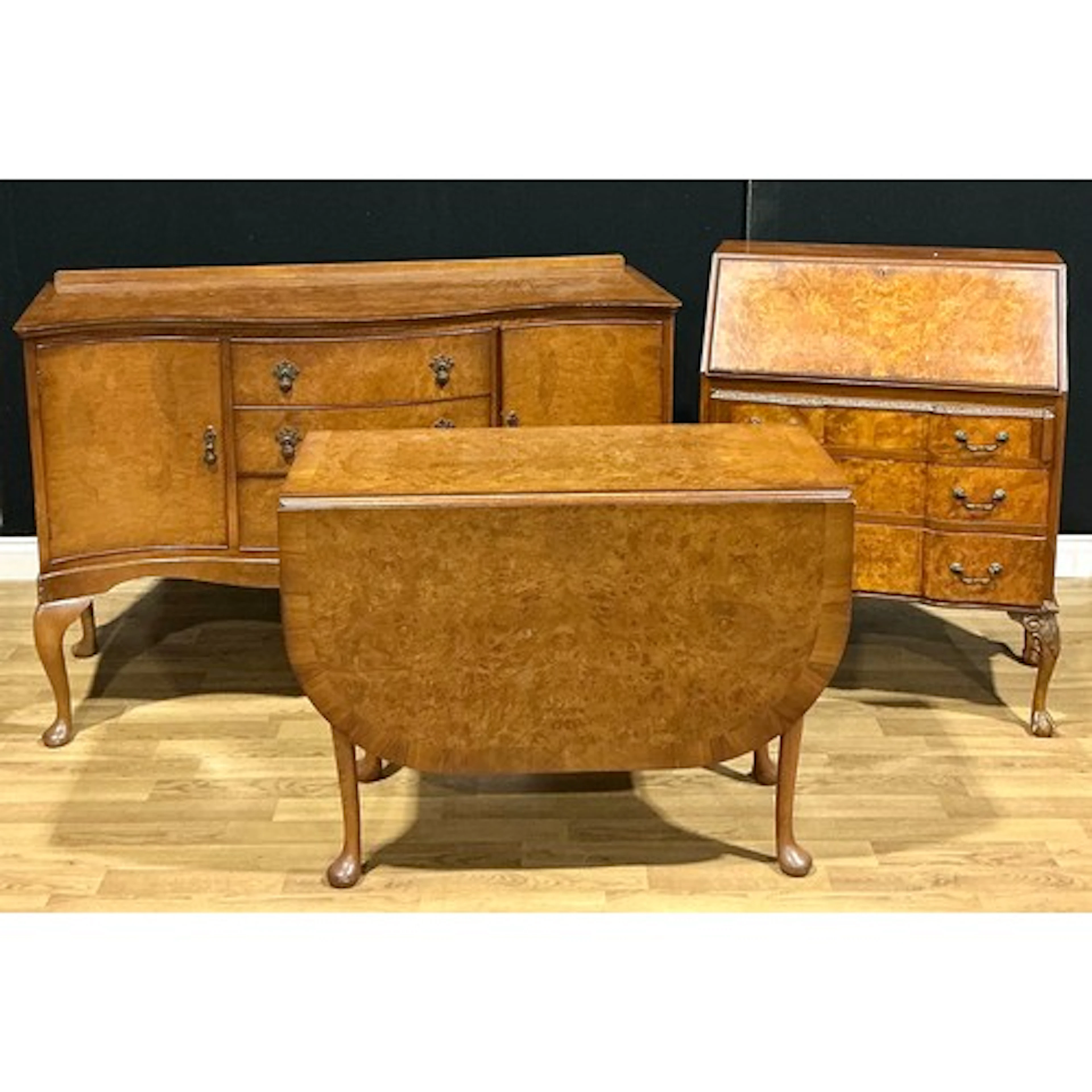 A ‘Queen Anne’ style dining suite, comprising dining table, ...