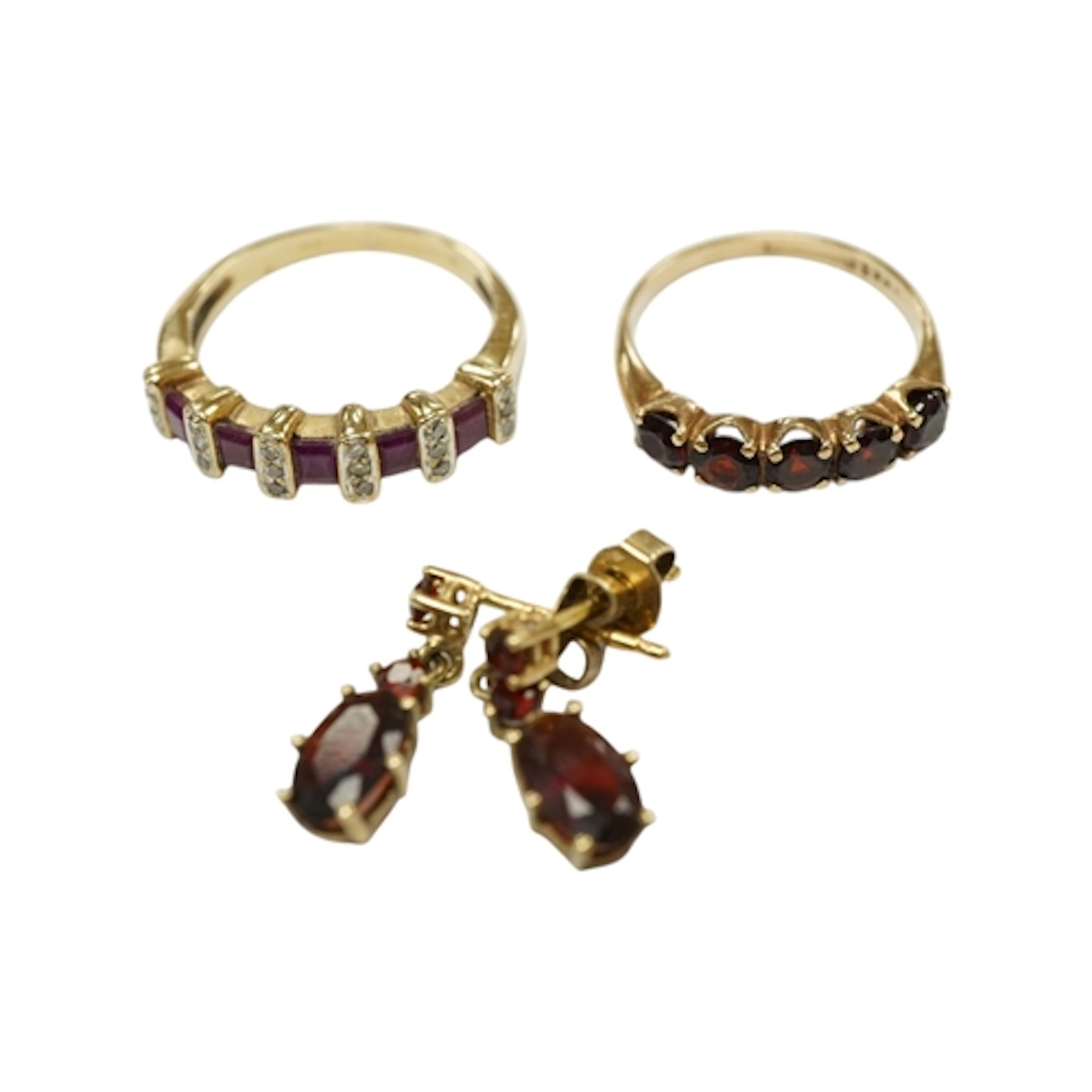 A 9ct diamond and synthetic stone half hoop ring, size P, a9...