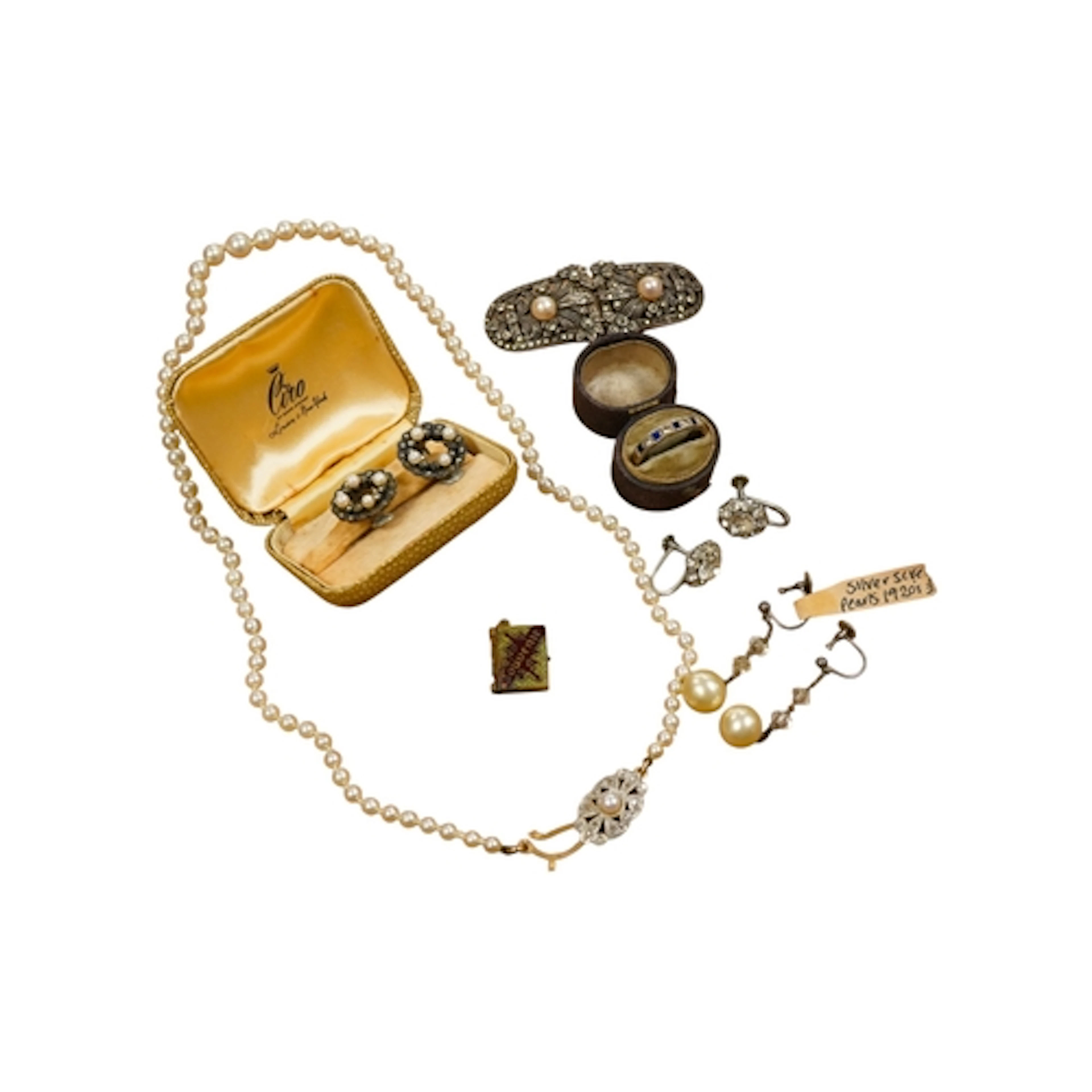 A collection of jewellery to include 9ct white sapphire and ...