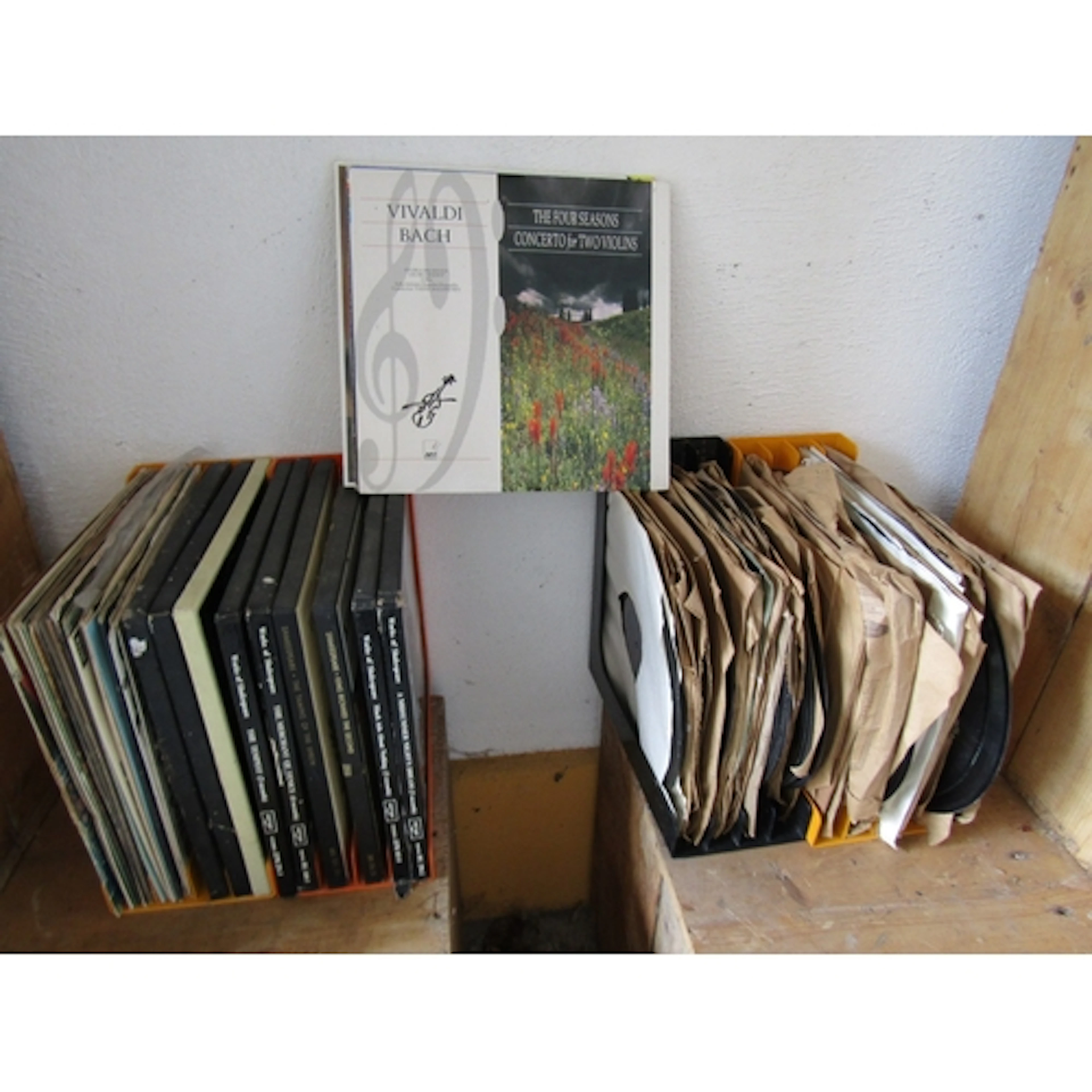 Quantity of Various Albums and LPs Classical Music, etc. Qua...