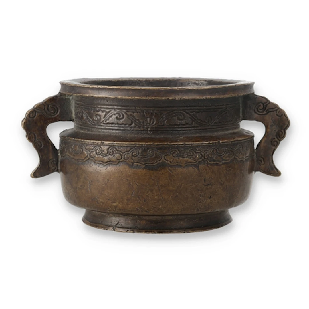 A 17TH CENTURY CHINESE BRONZE CENSER Floral rosette to verso...