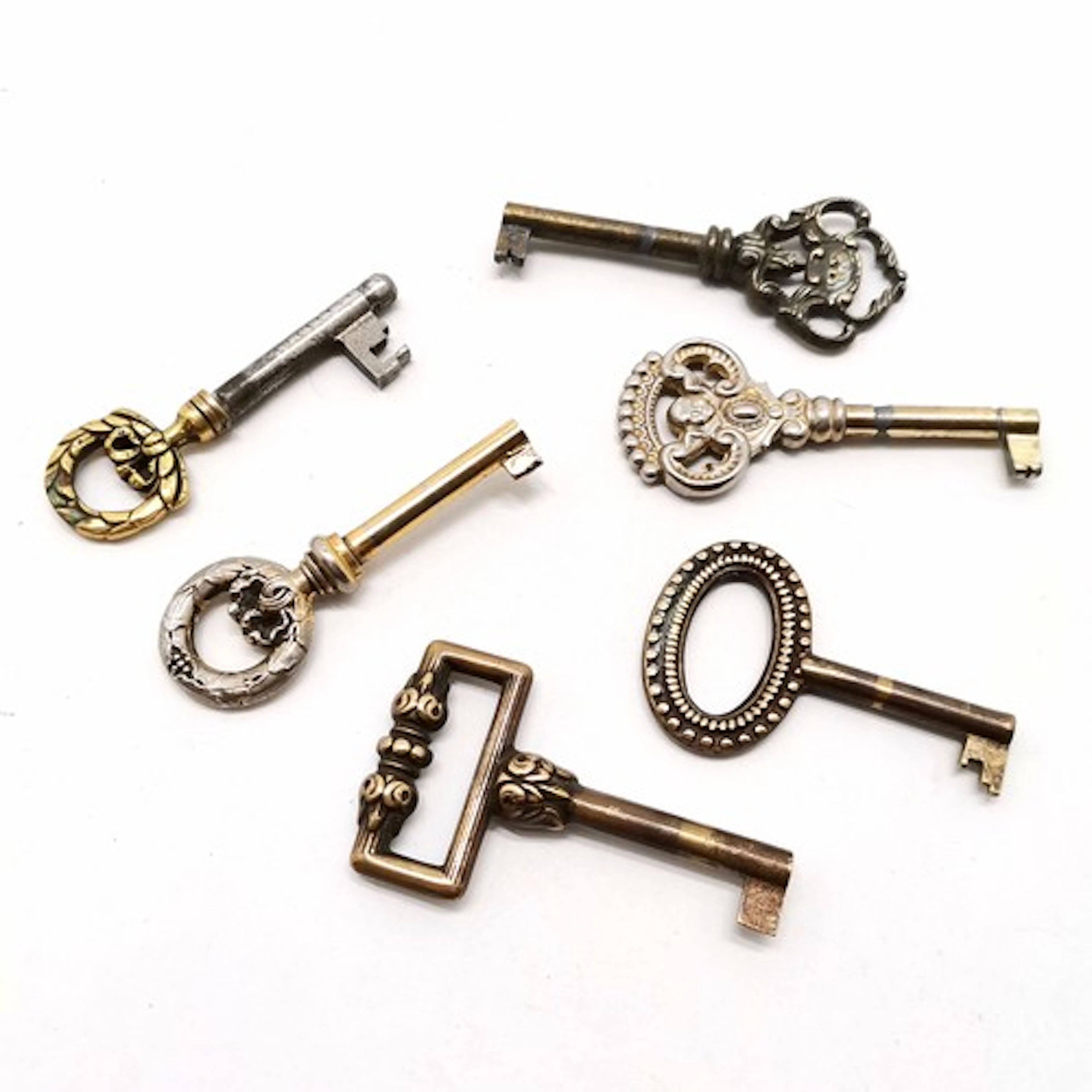 6 x Continental furniture keys inc antique - longest 8cm