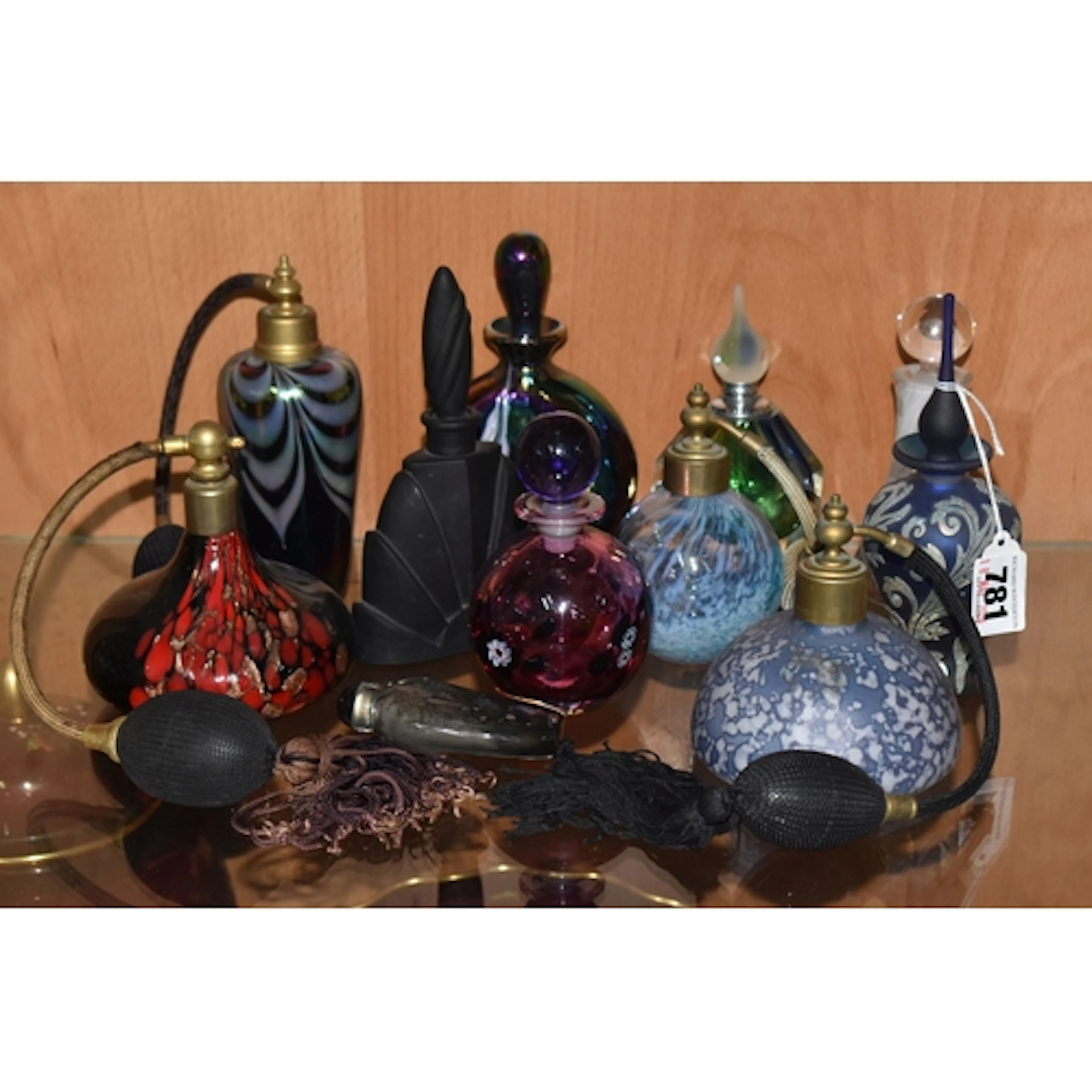 A GROUP OF VINTAGE GLASS SCENT BOTTLES AND ATOMISERS, compri...