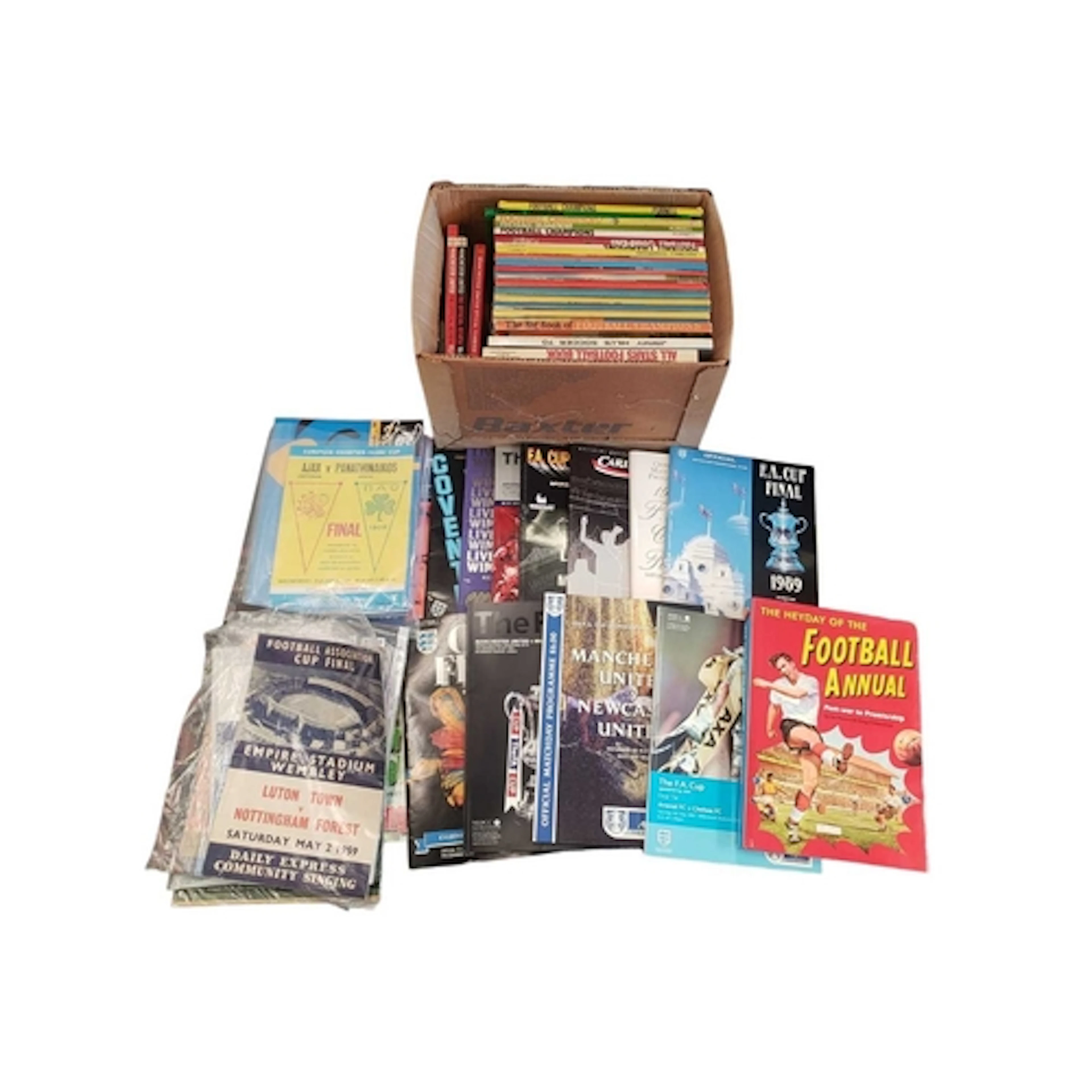 Collection of late 20th century football programmes, annuals...