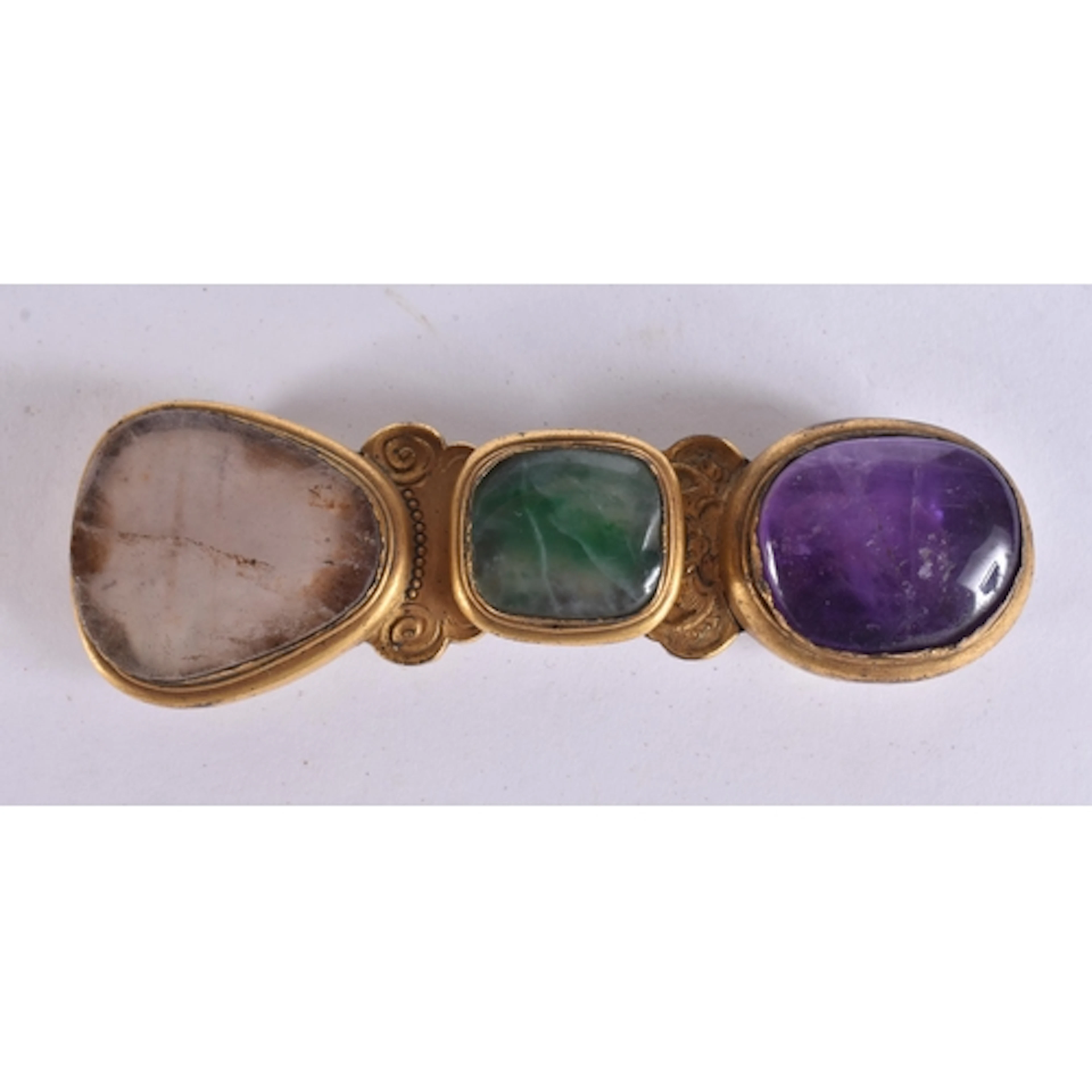 A CHINESE QING DYNASTY STONE INSET GILT BRONZE BUCKLE. 10 cm...