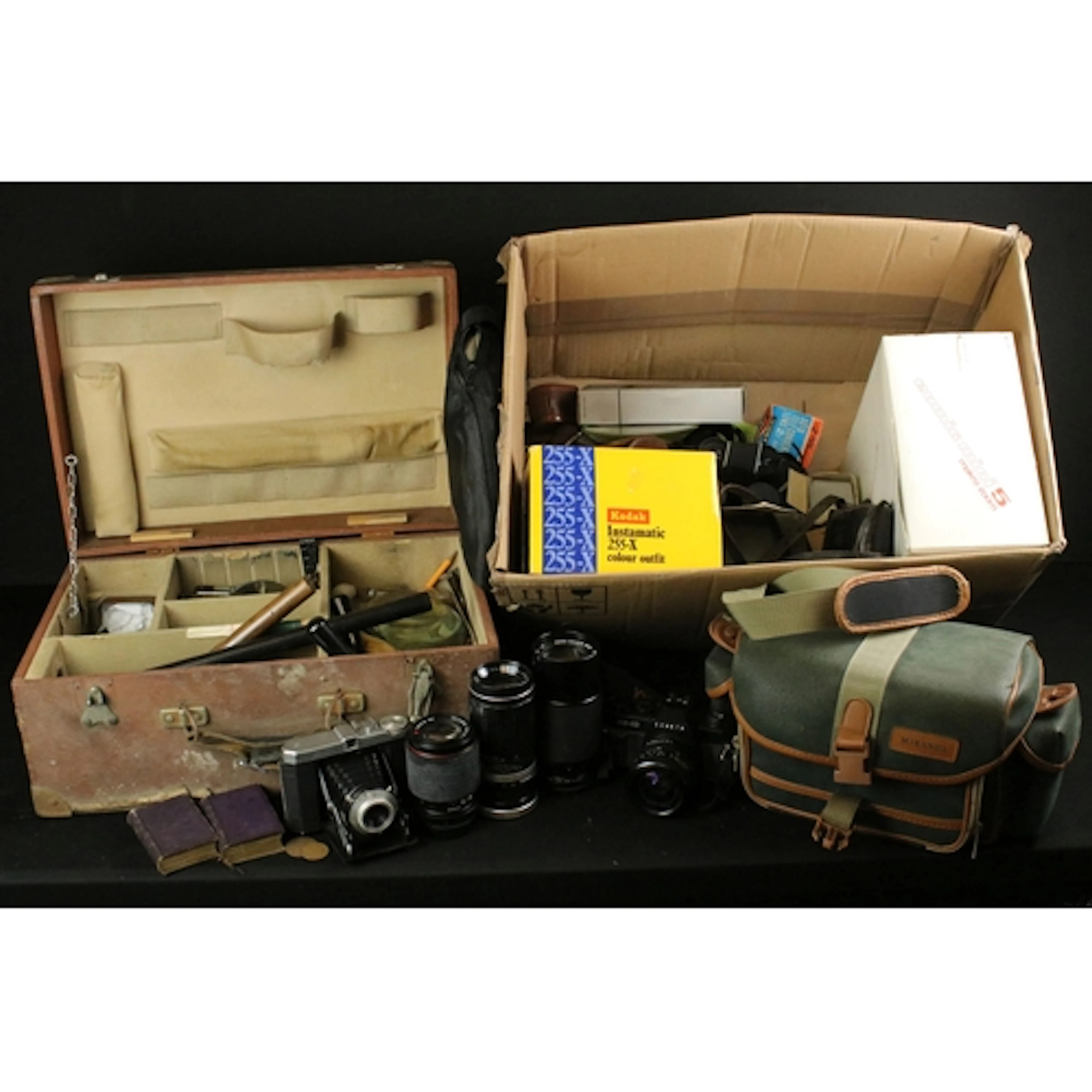 Large collection of cameras and photographic equipment, to c...