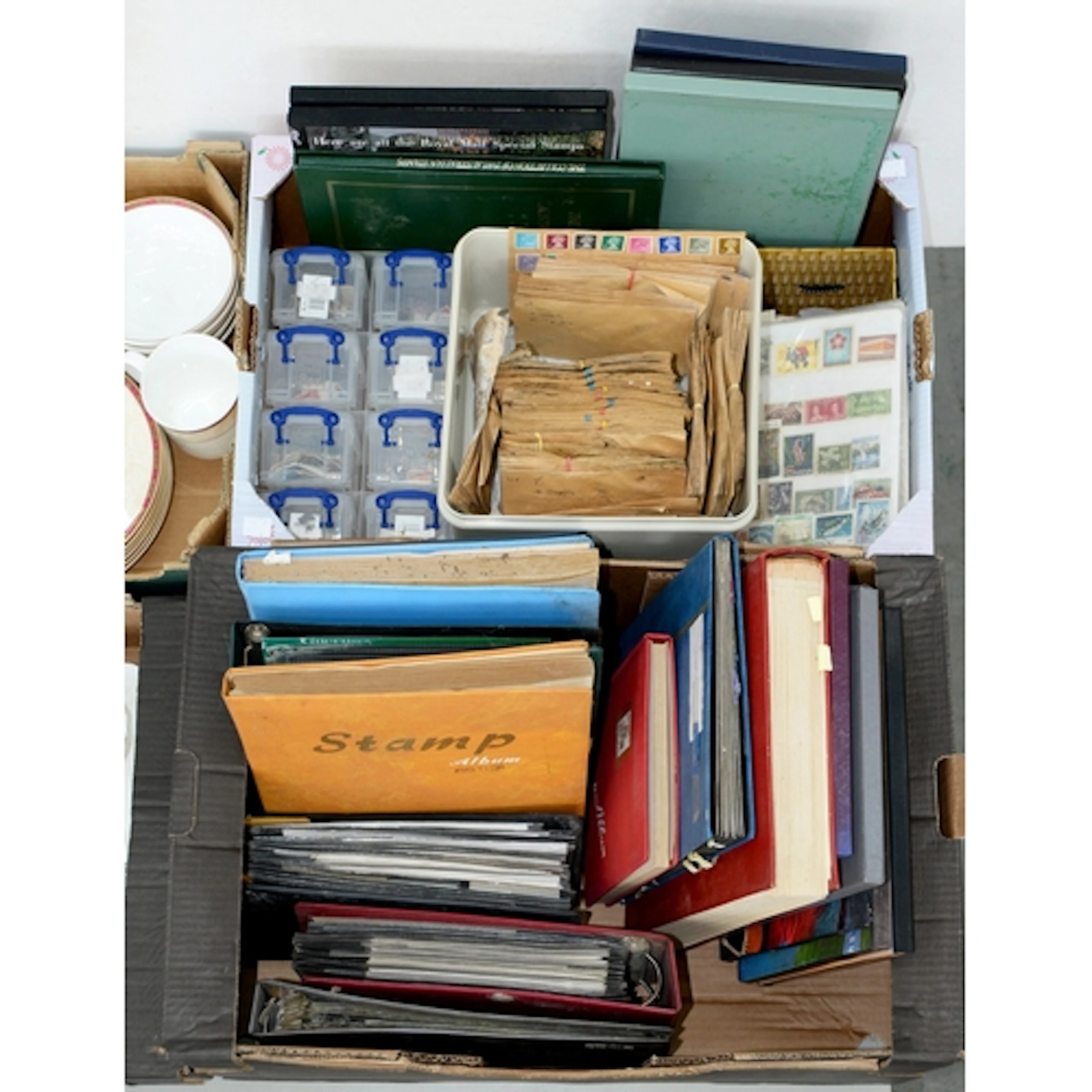 Postage Stamps. Miscellaneous UK, Commonwealth and Worldwide...