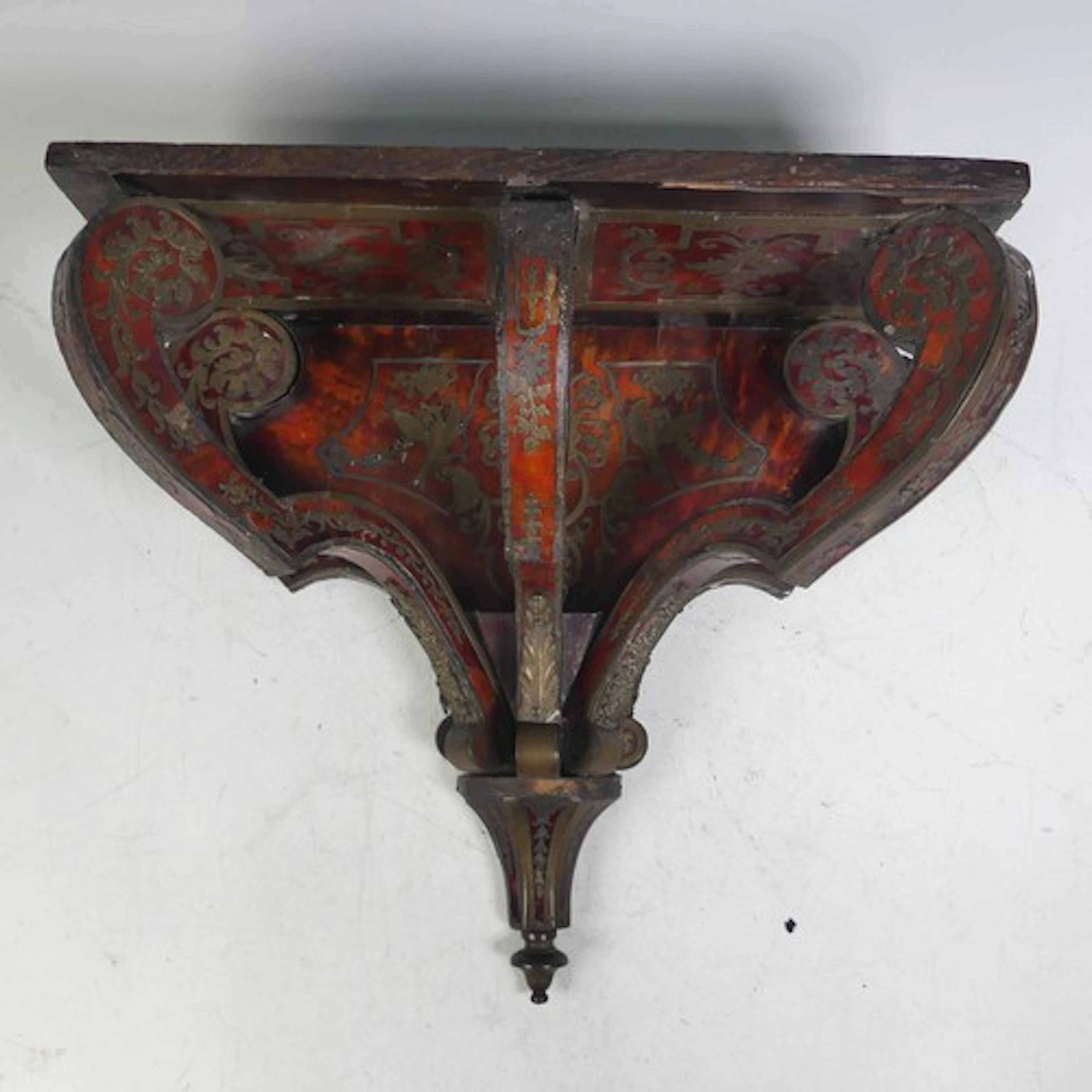 A 19th century Boulle work clock bracket, of red tortoiseshe...