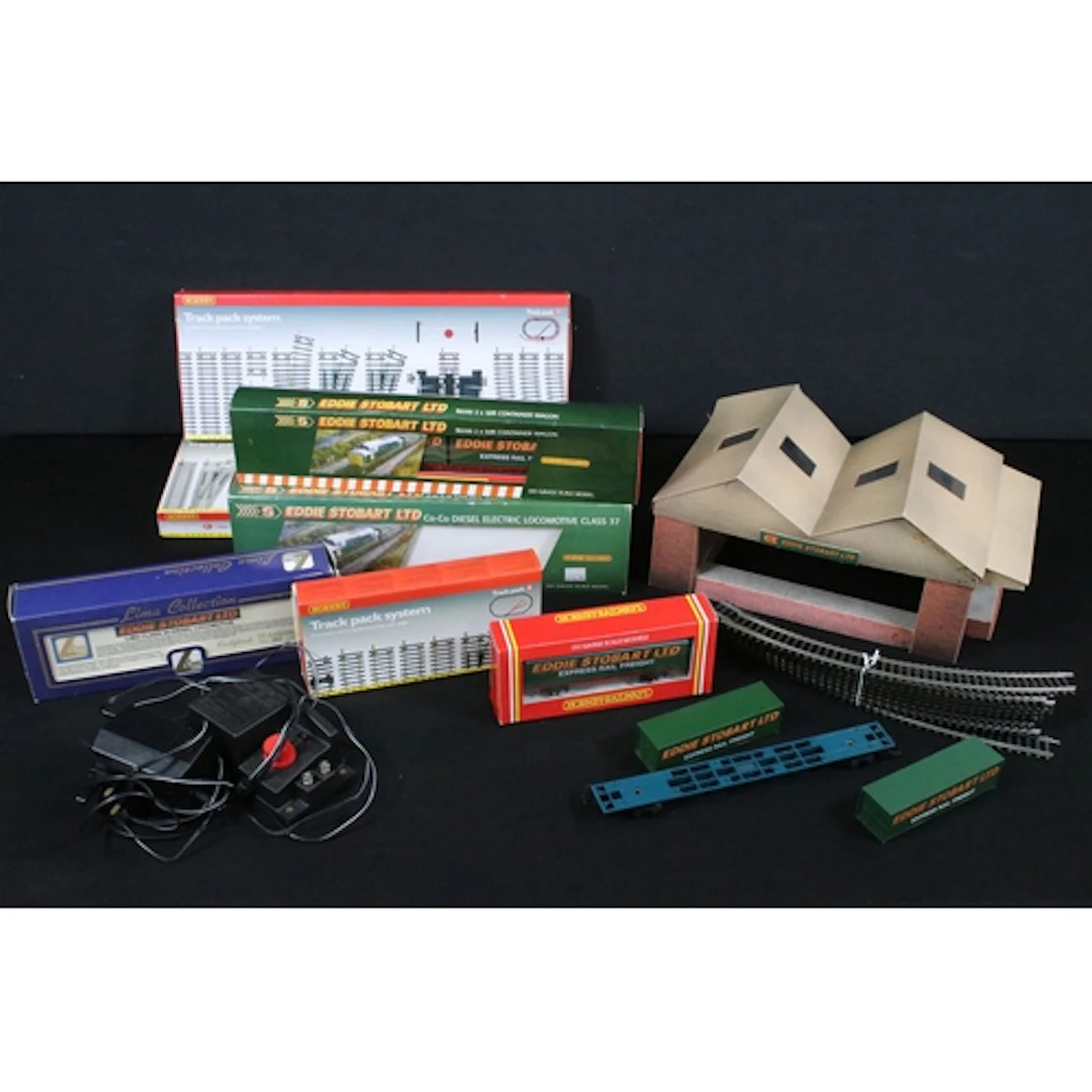 Collection of OO gauge model railway to include boxed Hornby...