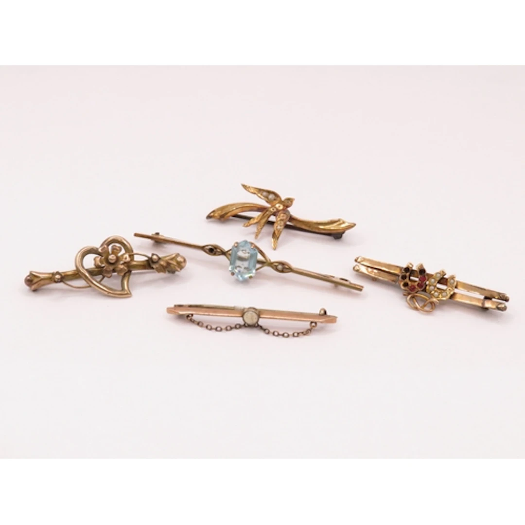 Group of five various 9ct gold bar brooches with metal pins,...