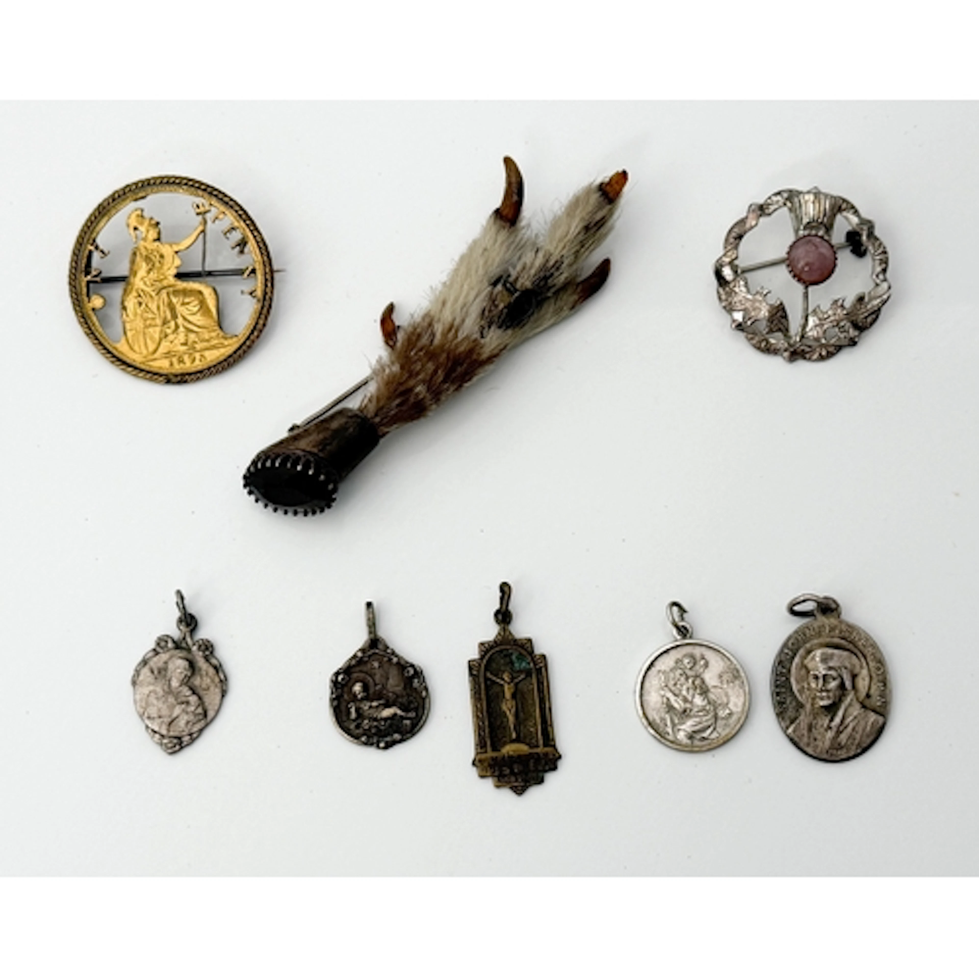 A small group of vintage jewellery - including a grouse foot...