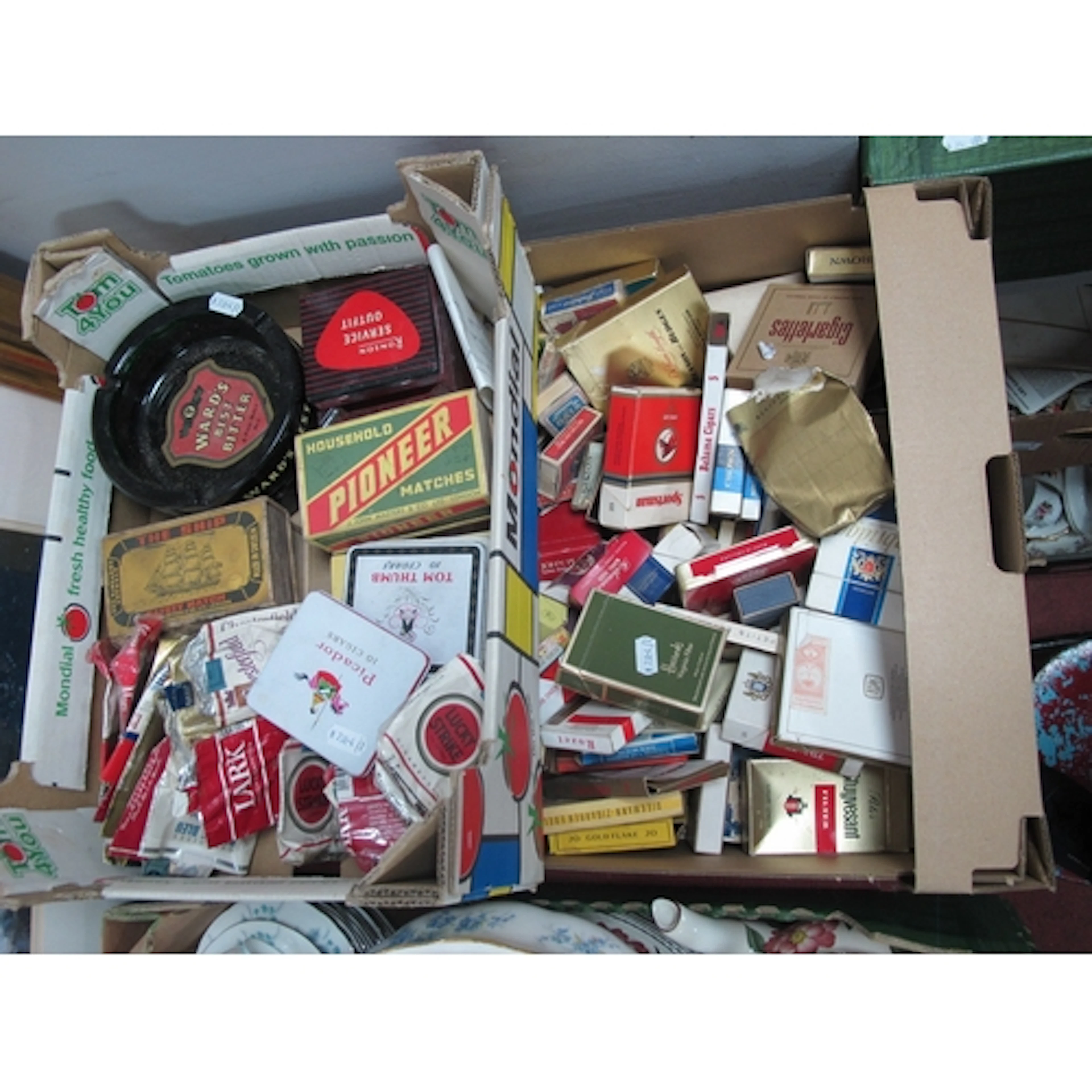 Smoking ephemera, including large quantity of vintage advert...