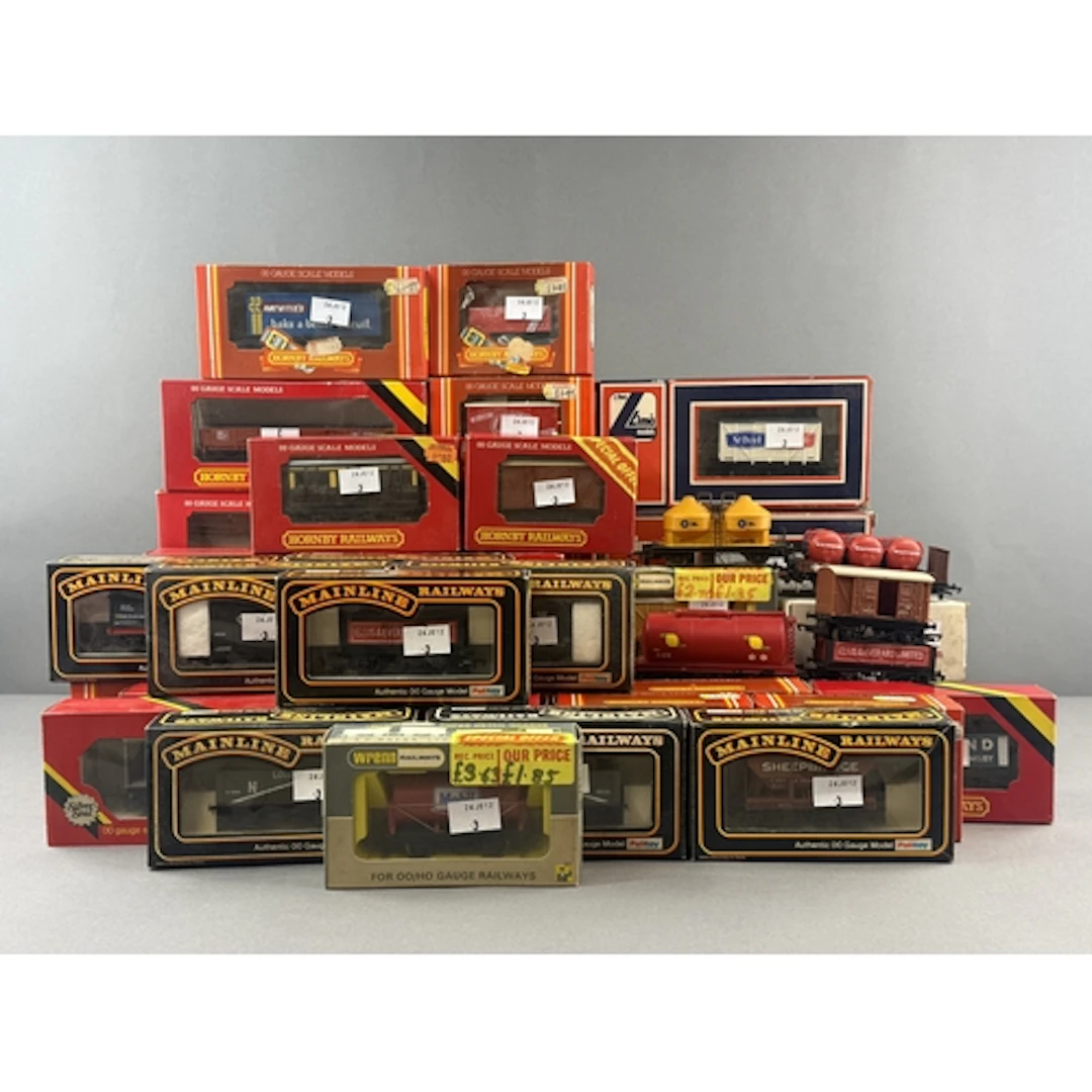Toys & Games: Hornby Rolling Stock, R126, R734, R019, R7...