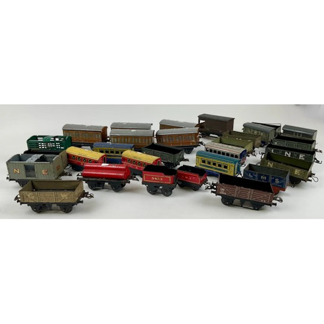 Hornby Model Railways -A quantity of Hornby by Meccano tinpl...