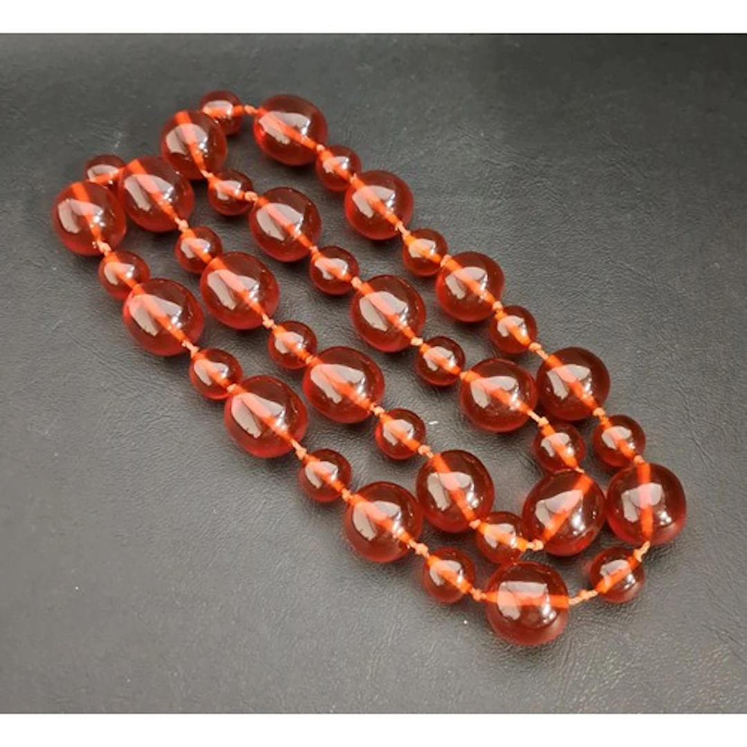 AMBER COLOURED BEAD NECKLACE with alternating small and larg...