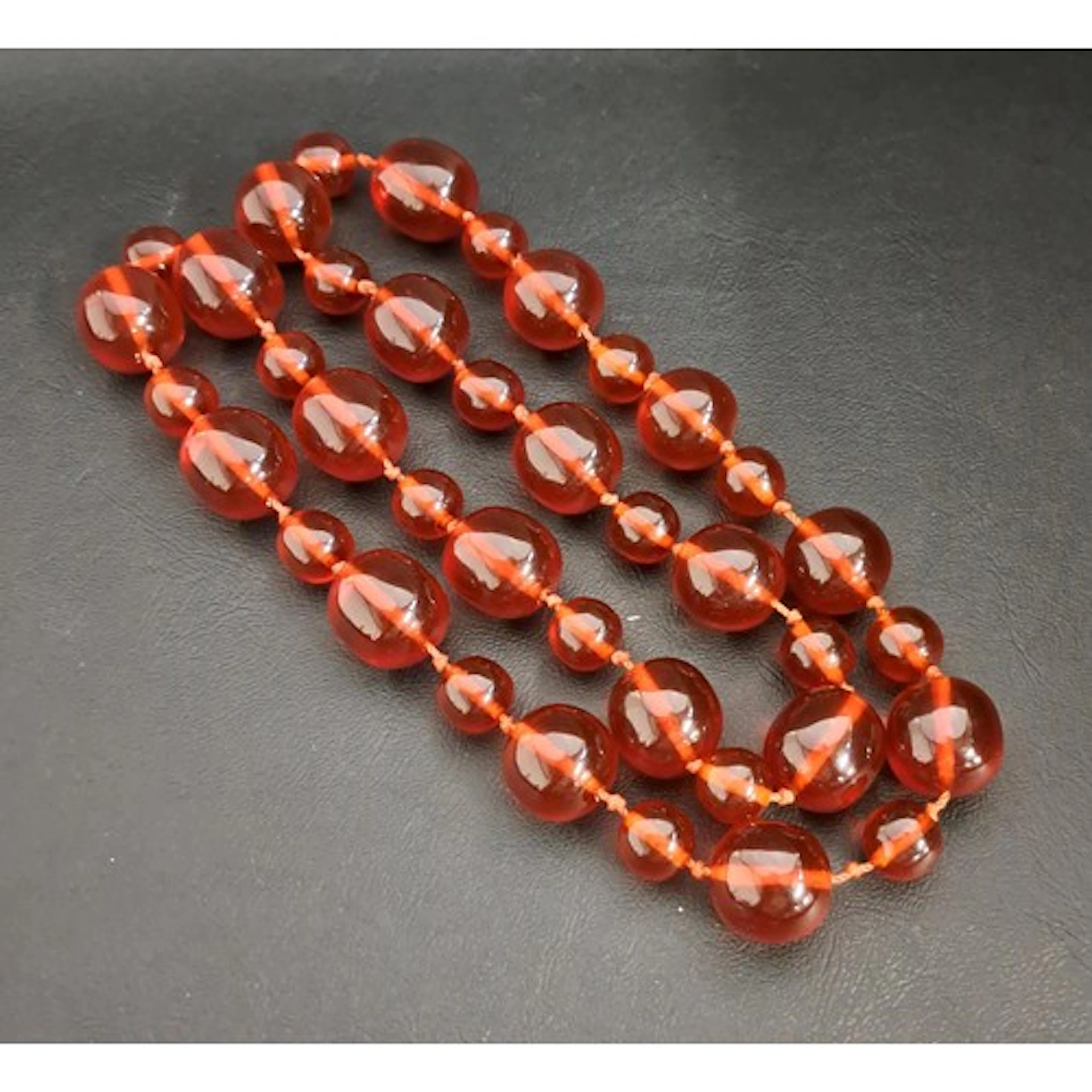 AMBER COLOURED BEAD NECKLACE with alternating small and larg...