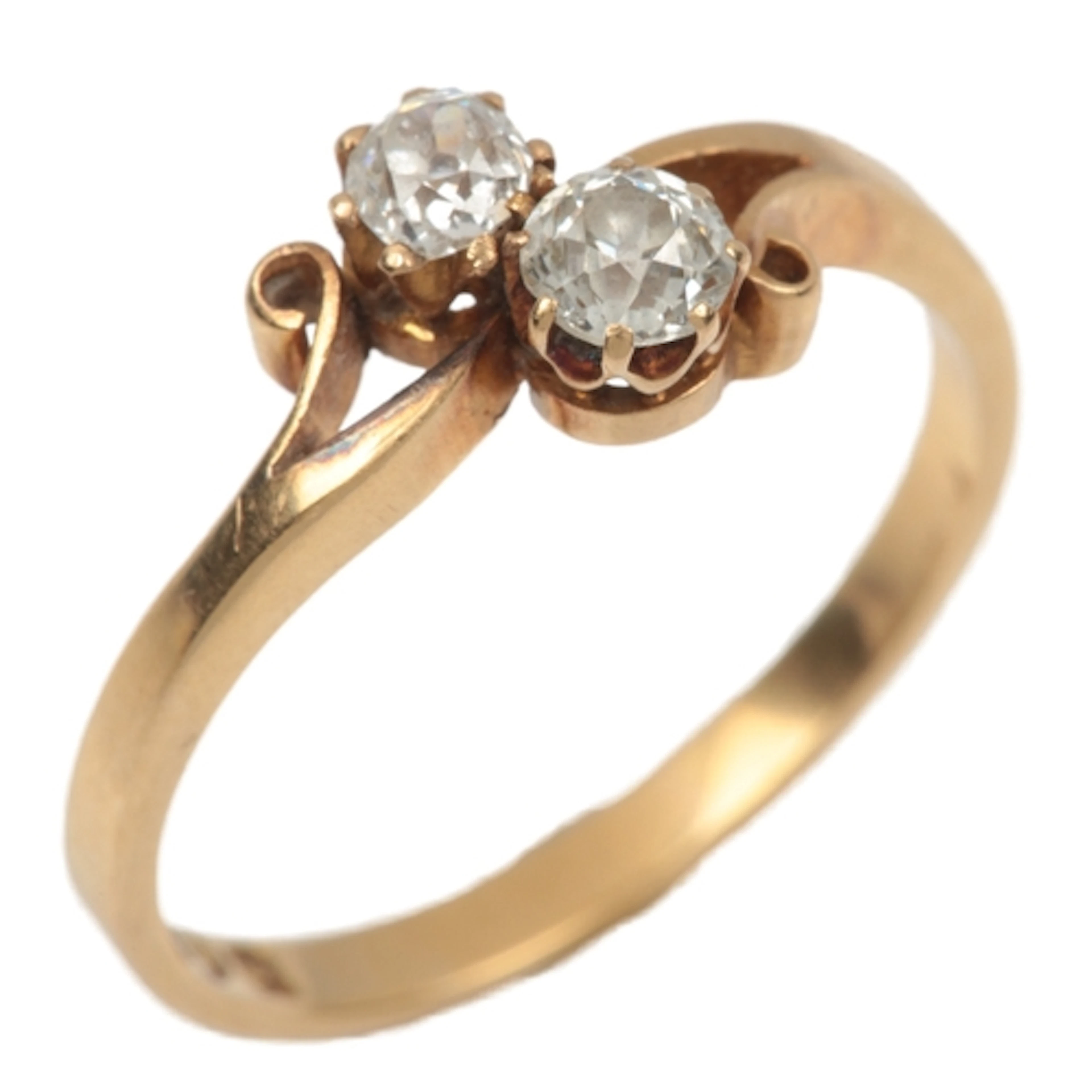 An Edwardian diamond toi-et-moi ring, circa 1903, set with t...