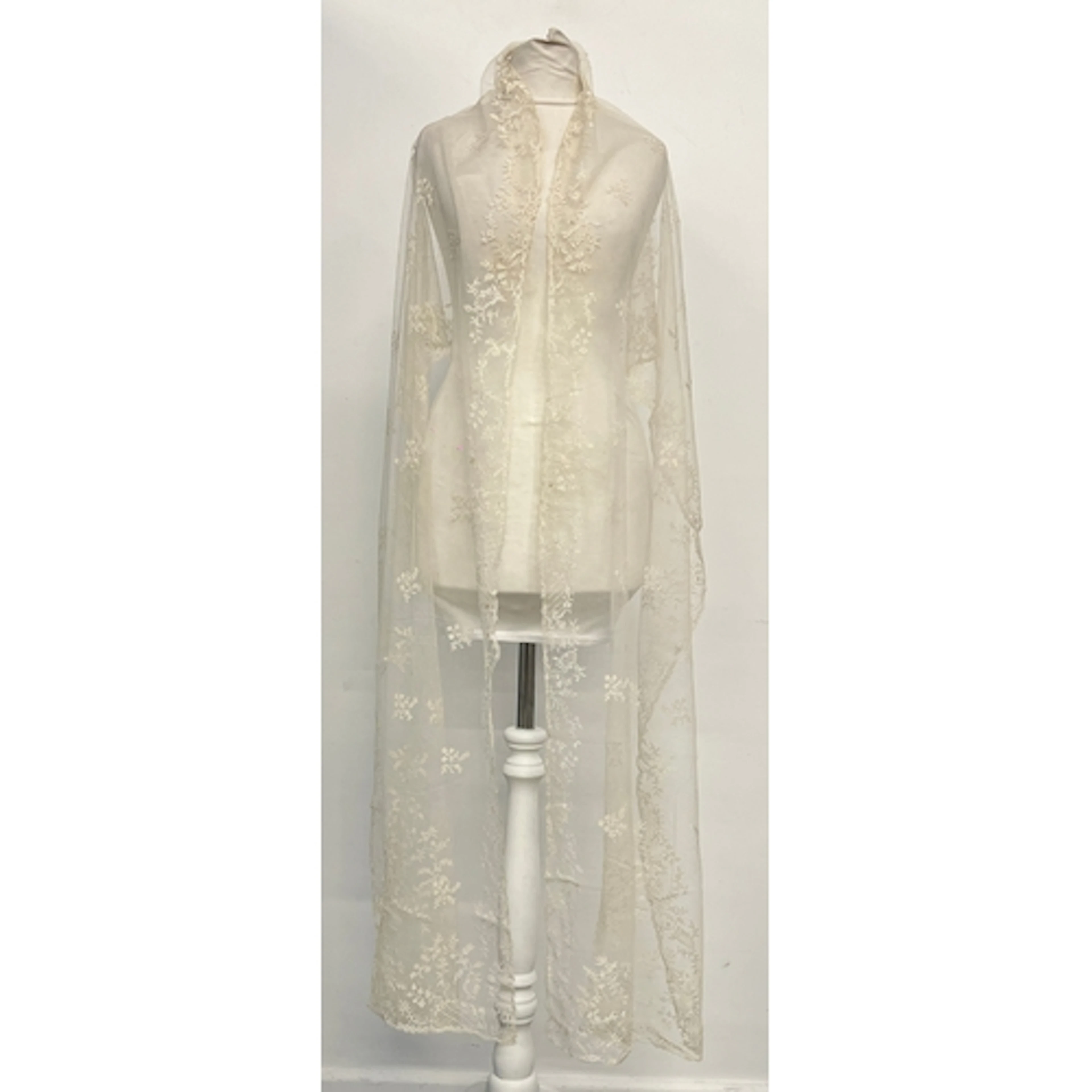 An antique lace shawl, 260cmL