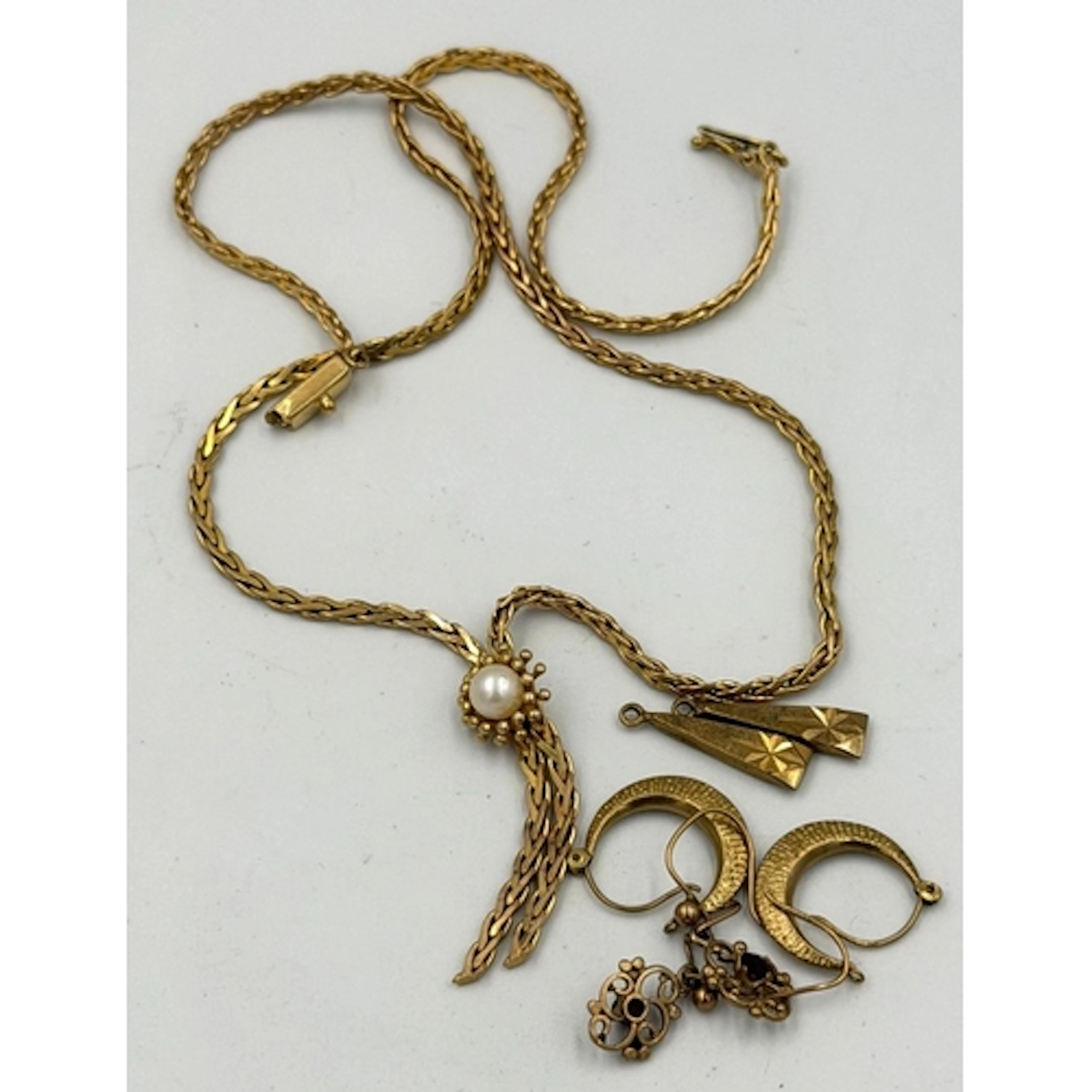 A selection of 9ct gold jewellery various makers and finishe...