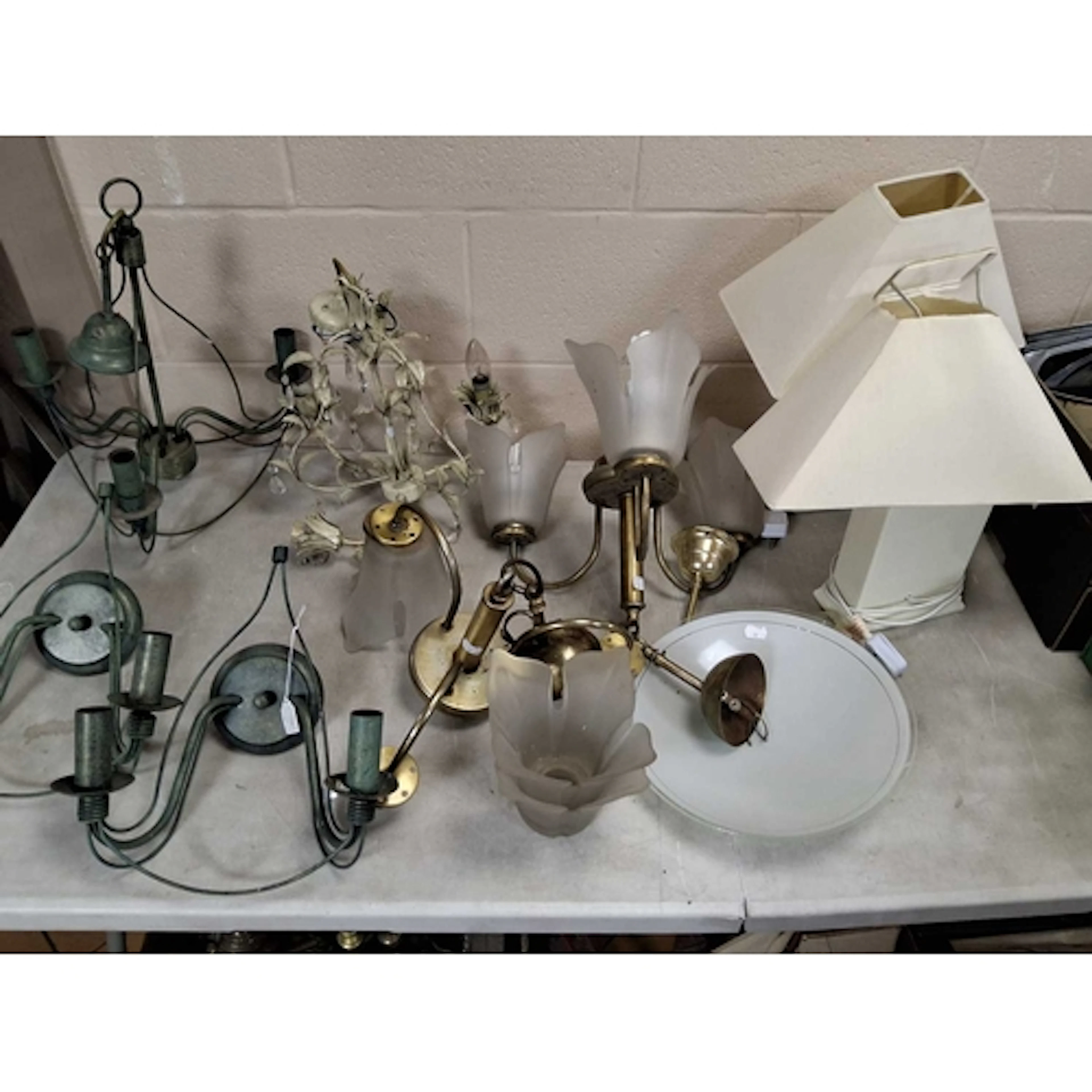 A GROUP OF HOUSEHOLD LIGHTING ITEMS to include a set of pati...