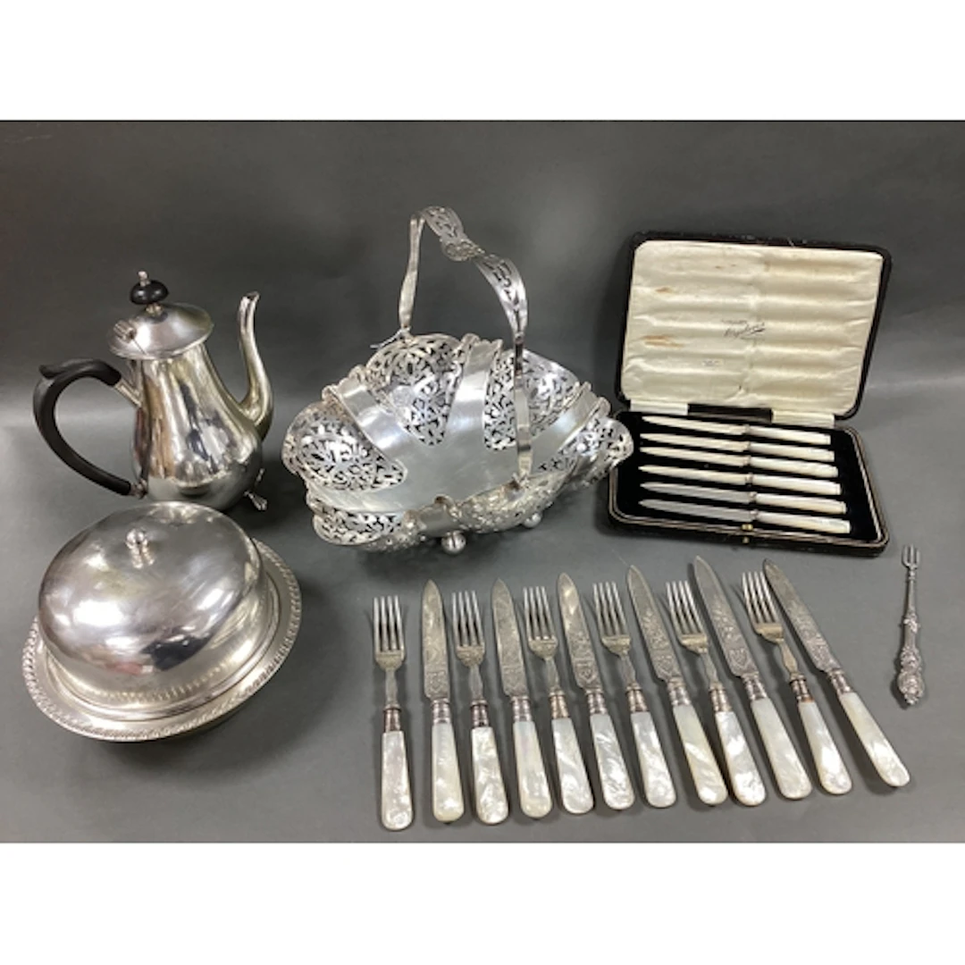 Decorative Mother of Pearl Handled Dessert / Fruit Knives an...
