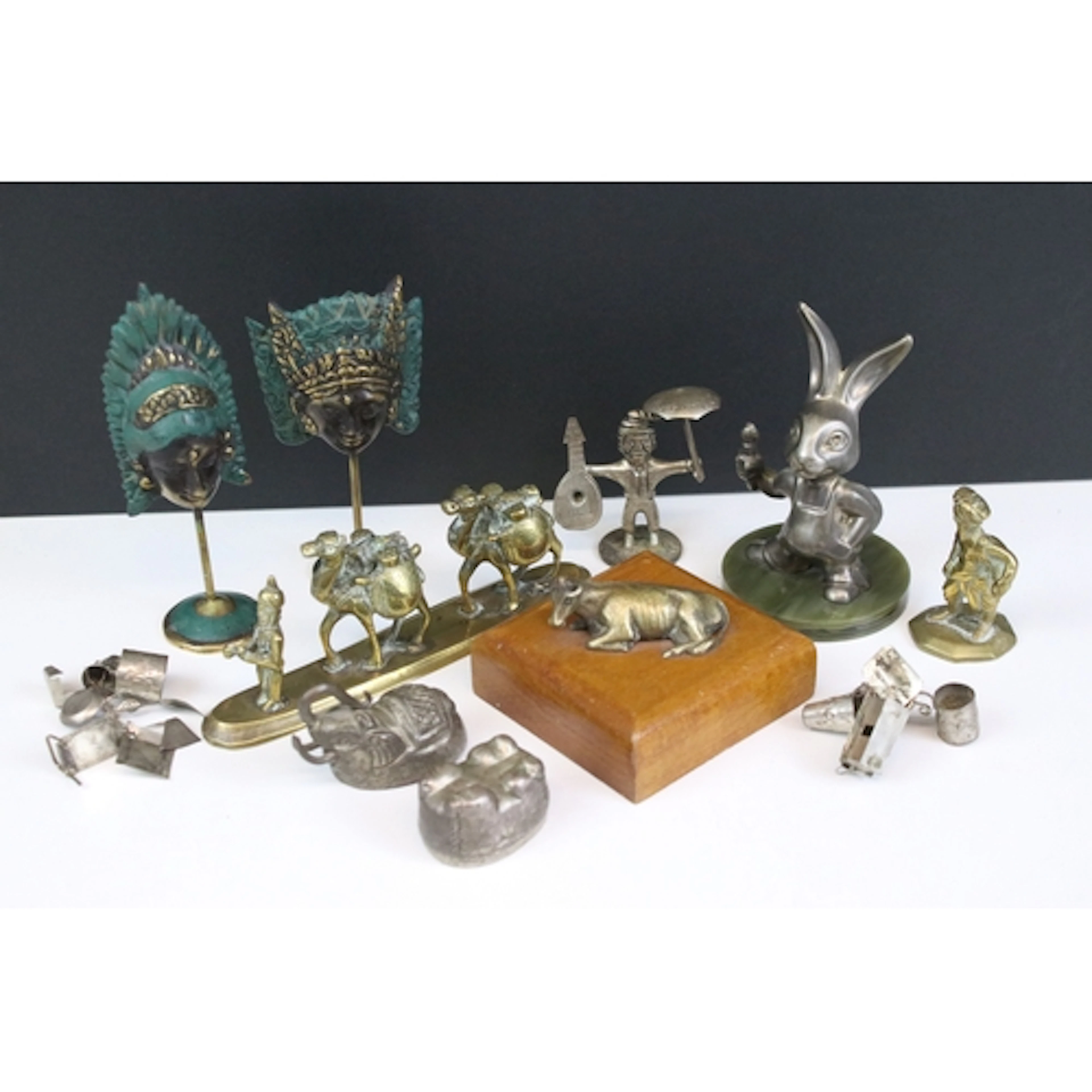 Group of ornamental figures to include a 'Seba' rabbit ring ...