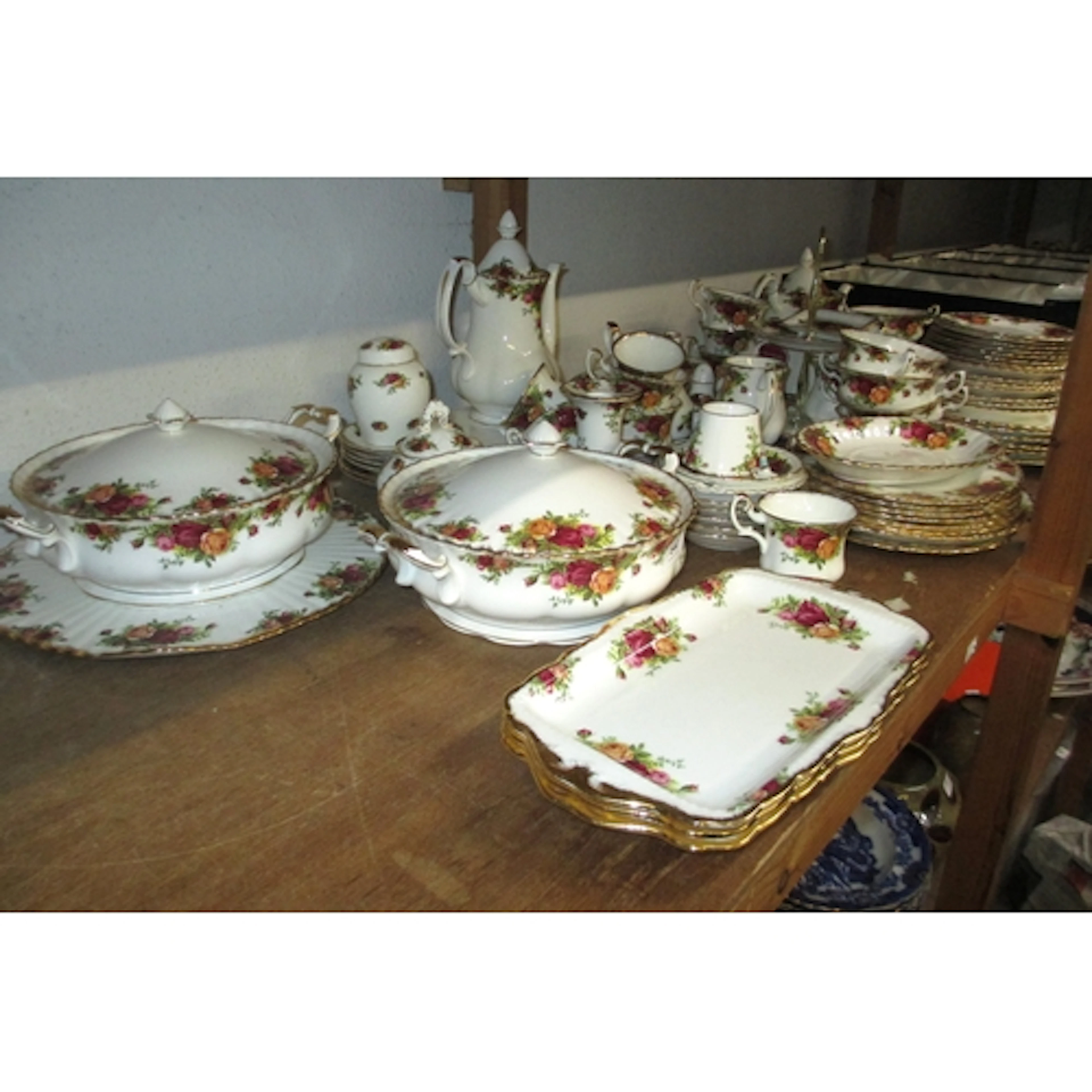 Large quantity of Royal Albert Old Country Roses dinner, tea...